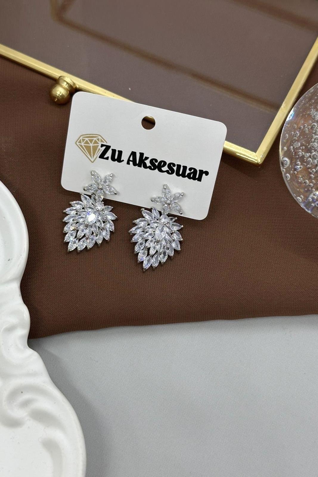Çiçek Model Taşlı Sılver Küpe