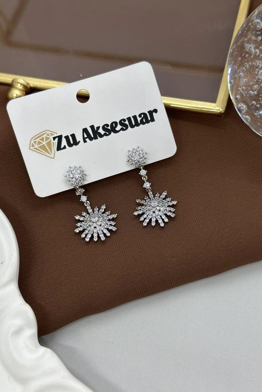 Çiçek Model Sılver Taşlı Küpe