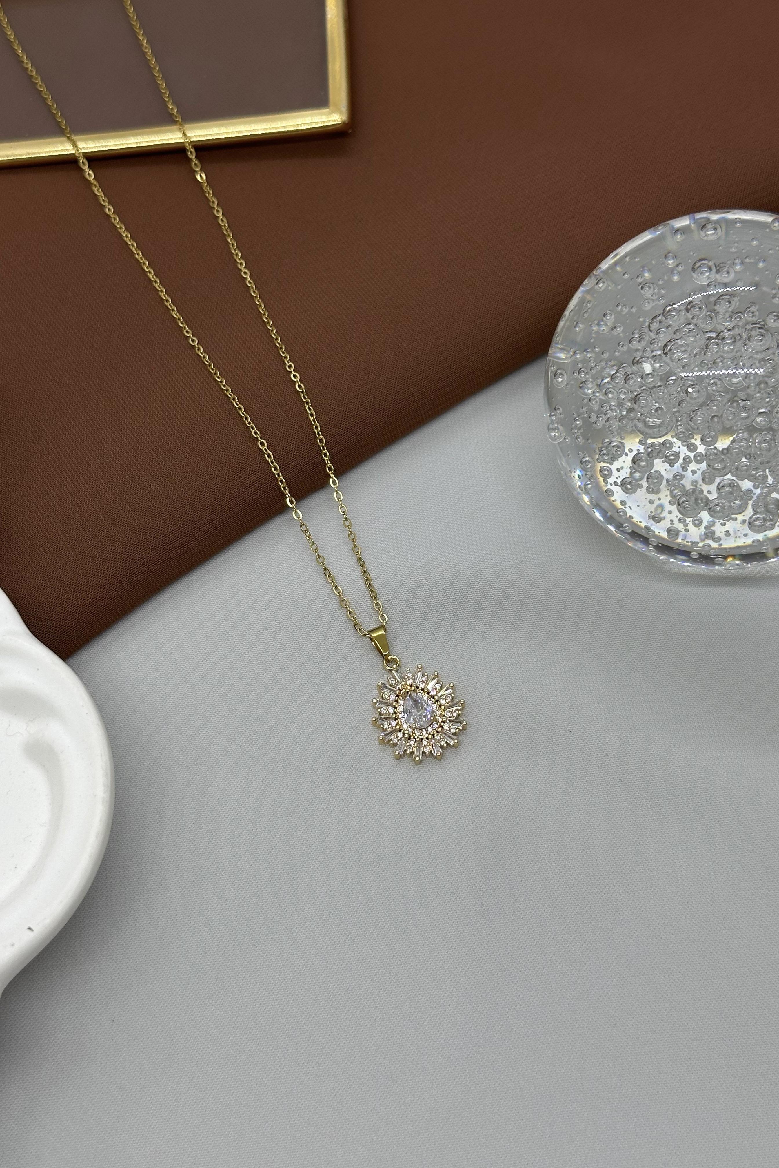 Damla Model Gold Taşlı Çelik Kolye