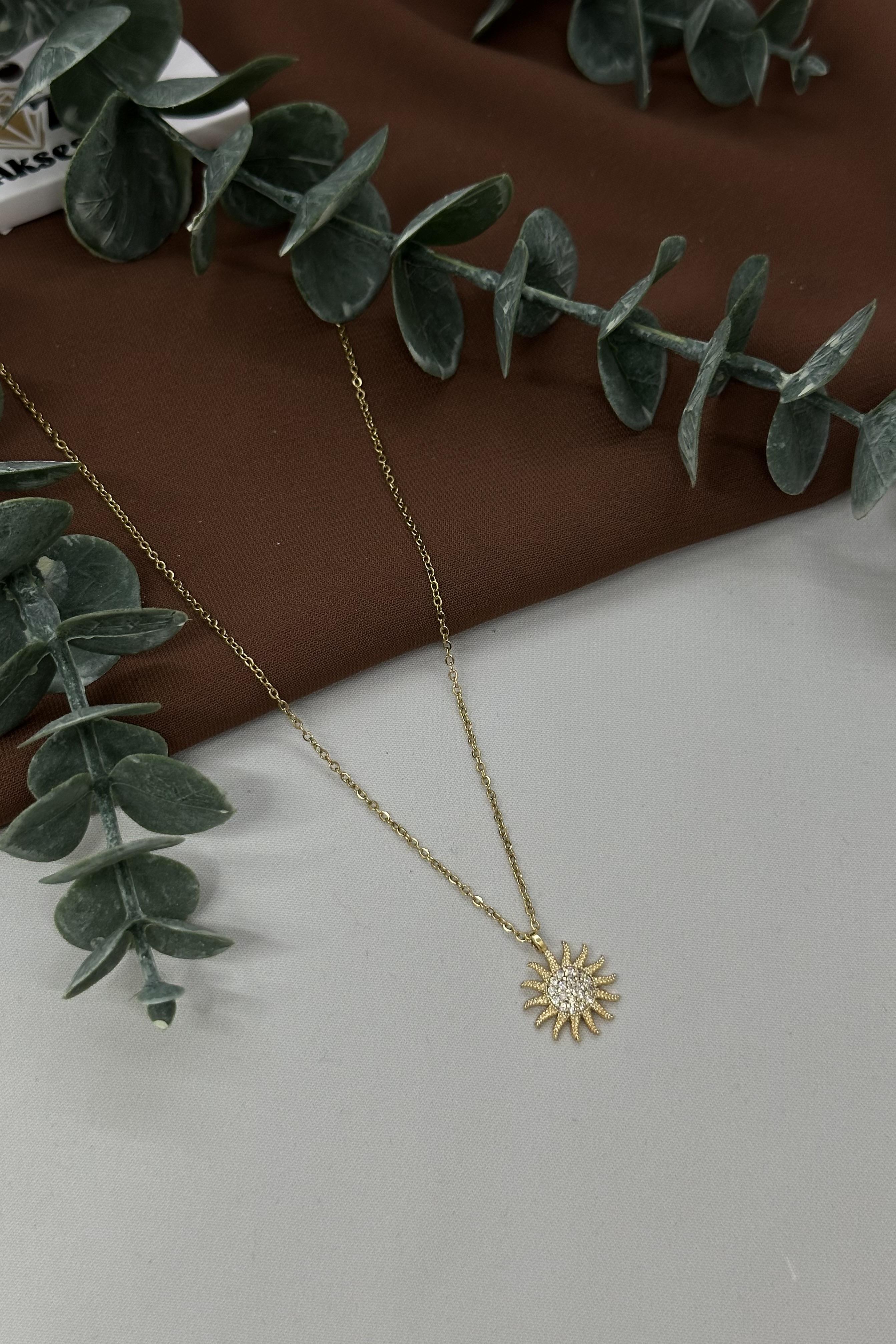 Güneş Model Gold Çelik Kolye