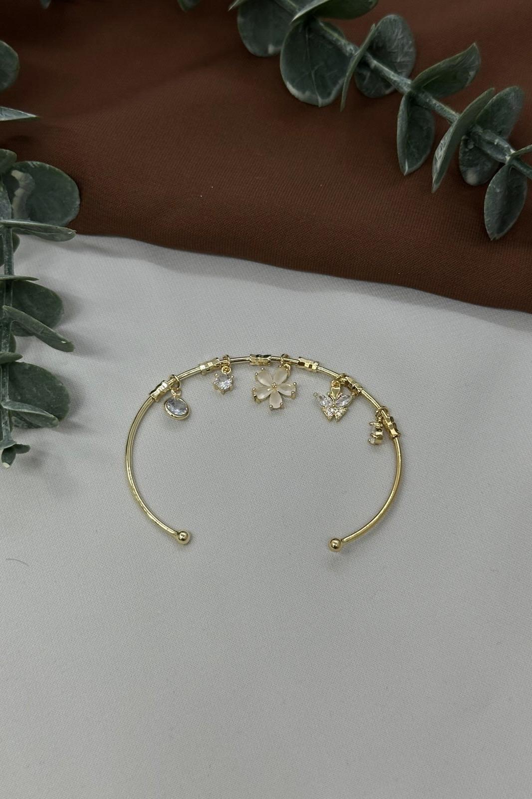Gold Çiçekli Çelik Kelepçe Bileklik