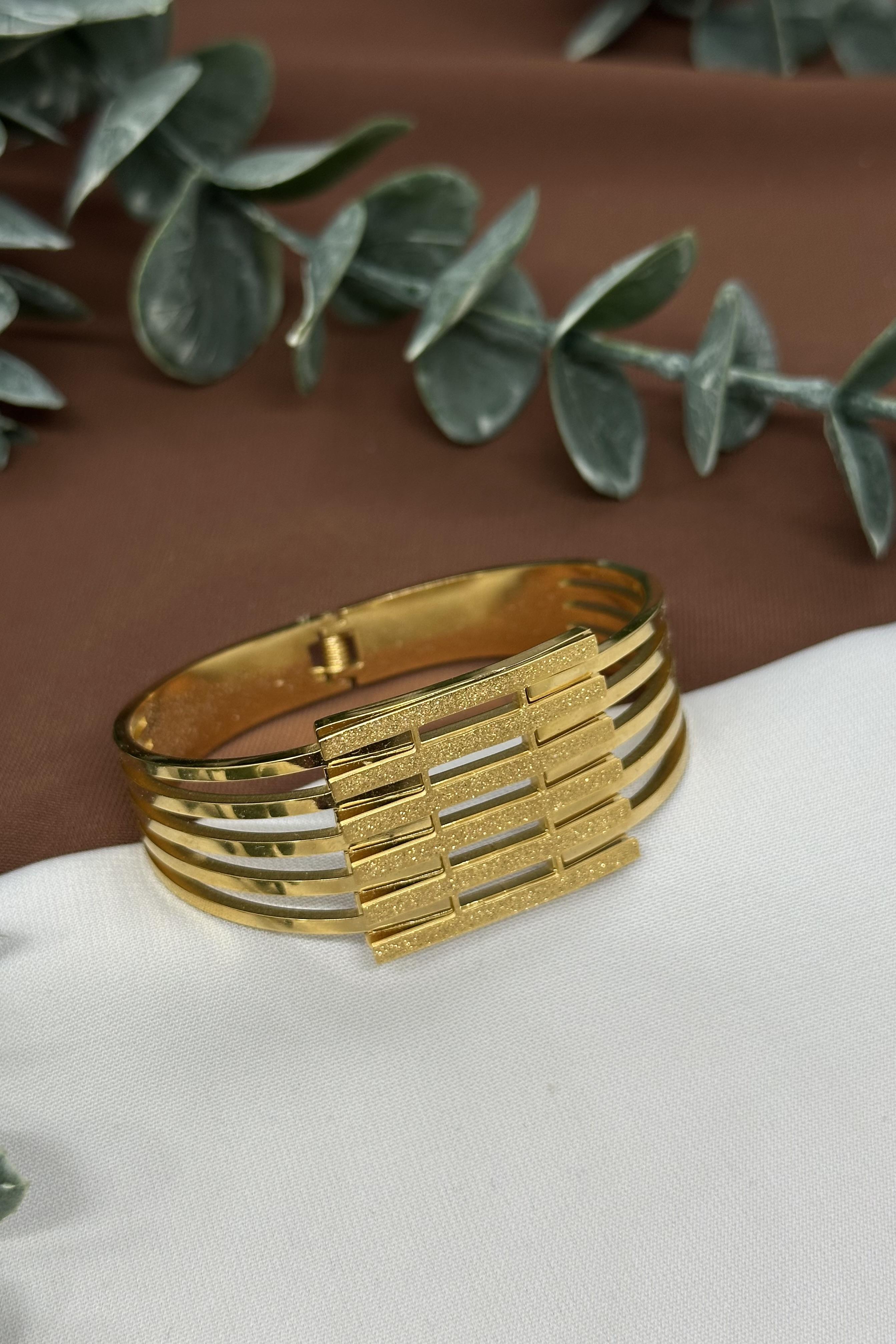Kaburga Model Gold Çelik Kelepçe Bileklik
