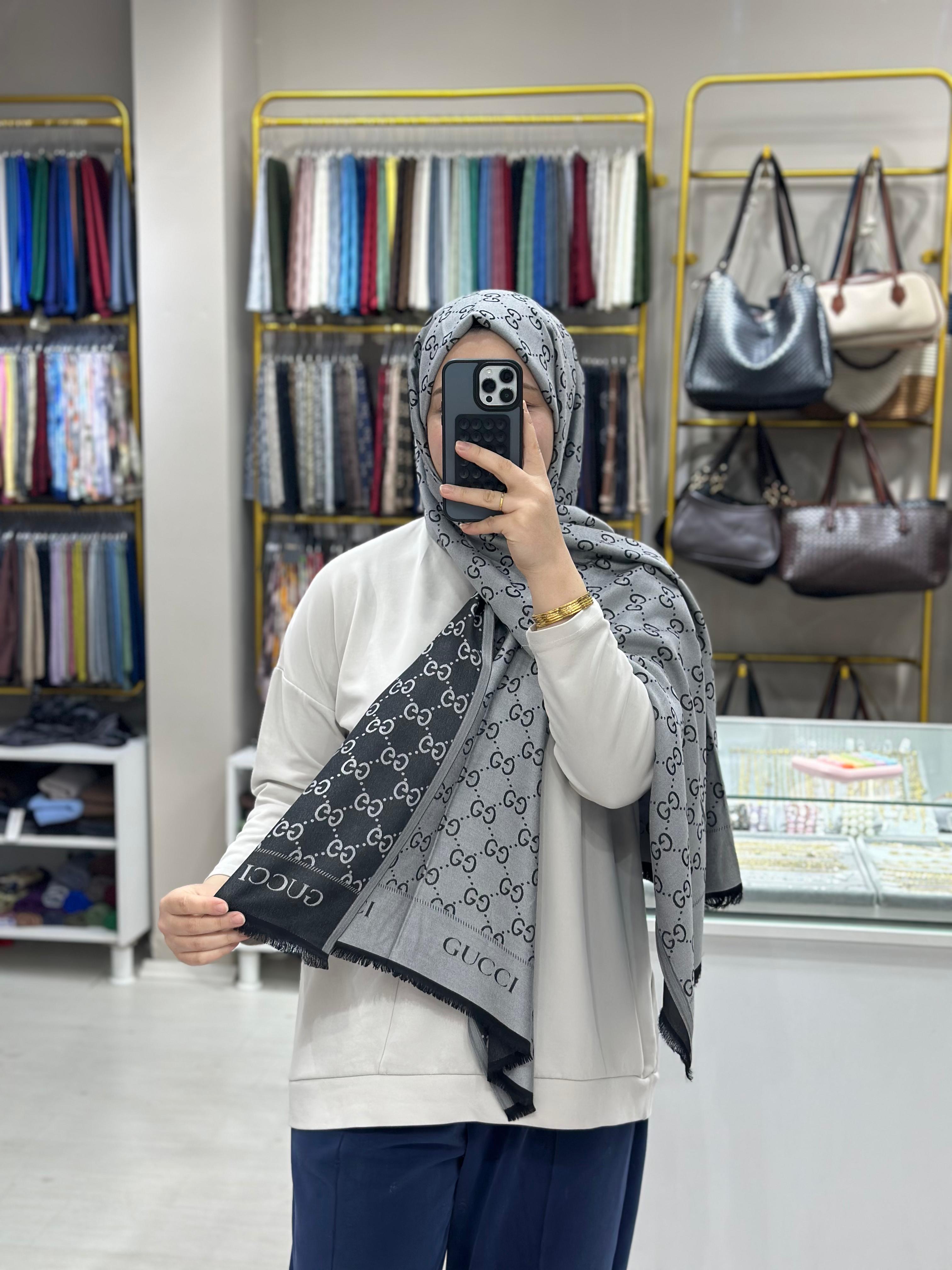 G*cci Siyah-Gri Çift Taraflı İpek Kaşmir Şal