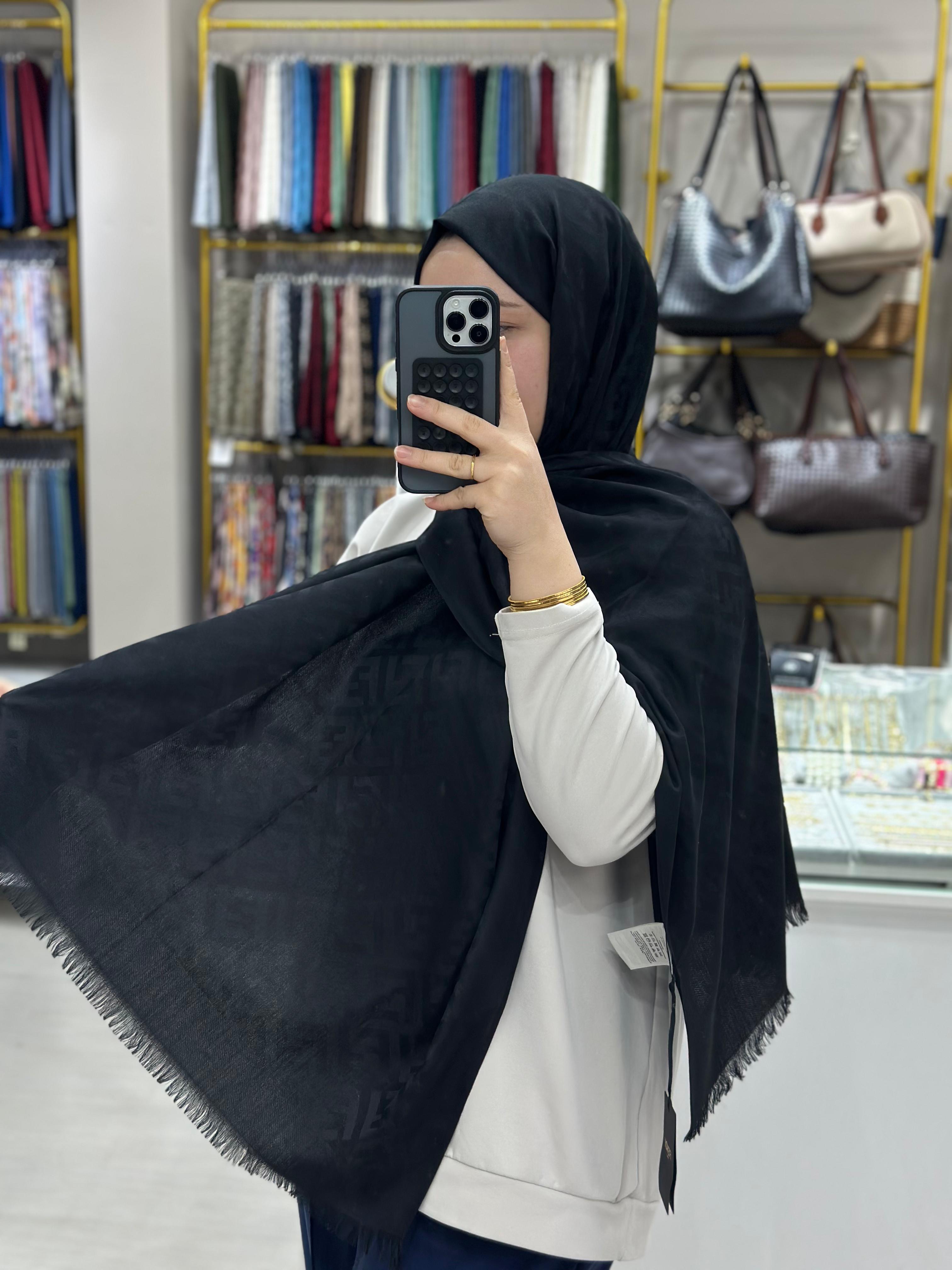 F Desen Siyah Yün İpek Şal