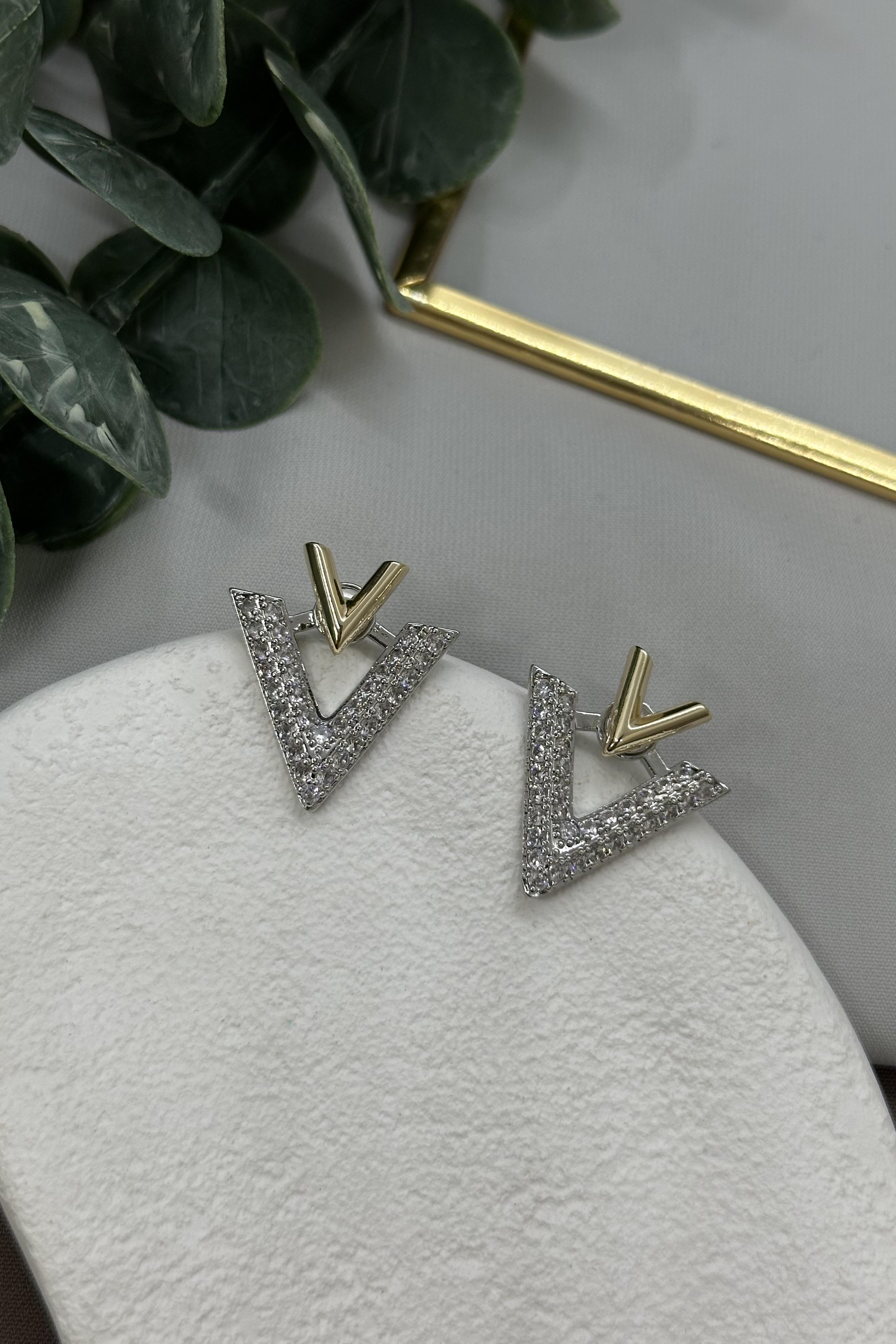 Sılver Taşlı V Model Özel Tasarım Vıp Küpe