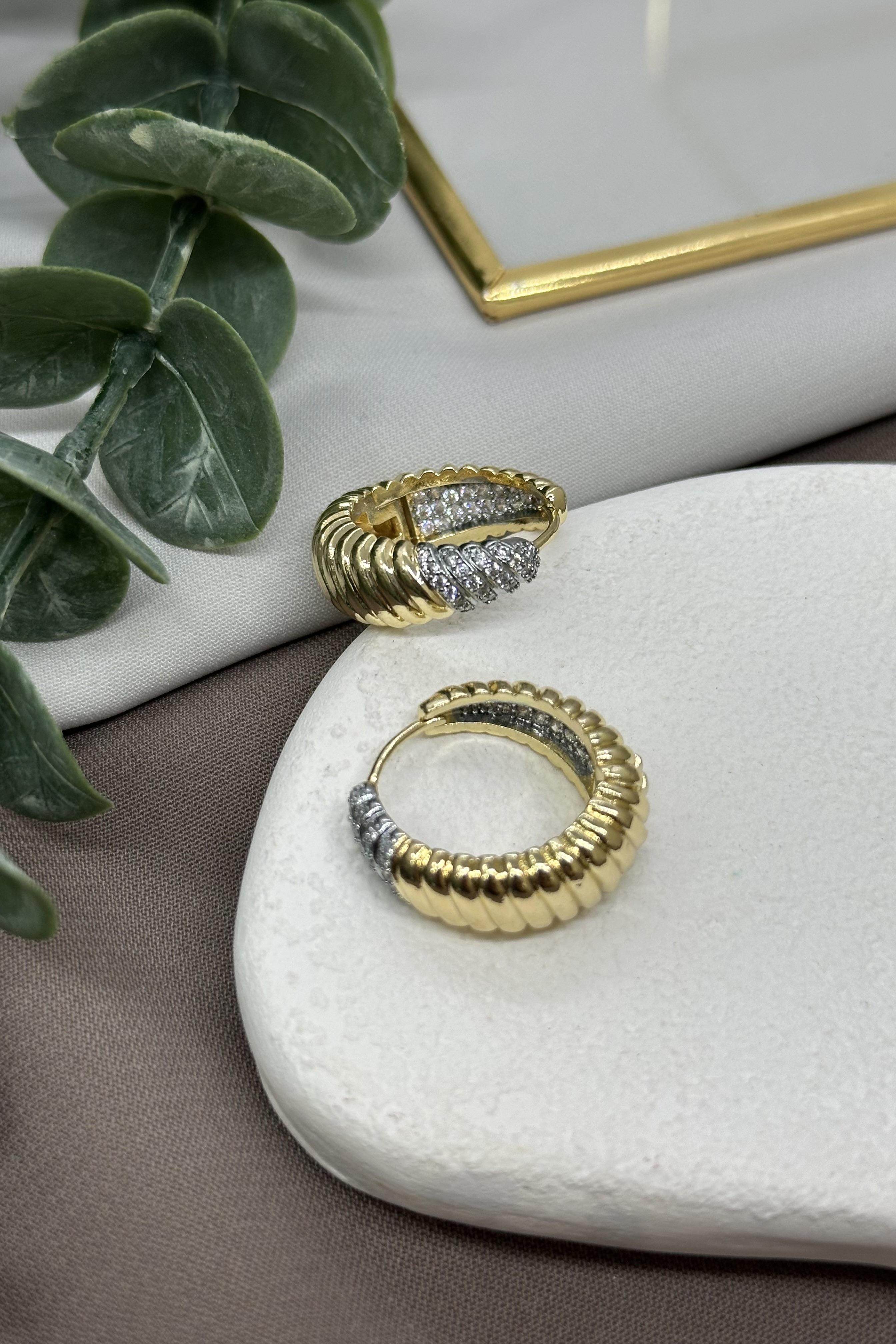 Gold Halka Taşlı Özel Tasarım Vıp Küpe