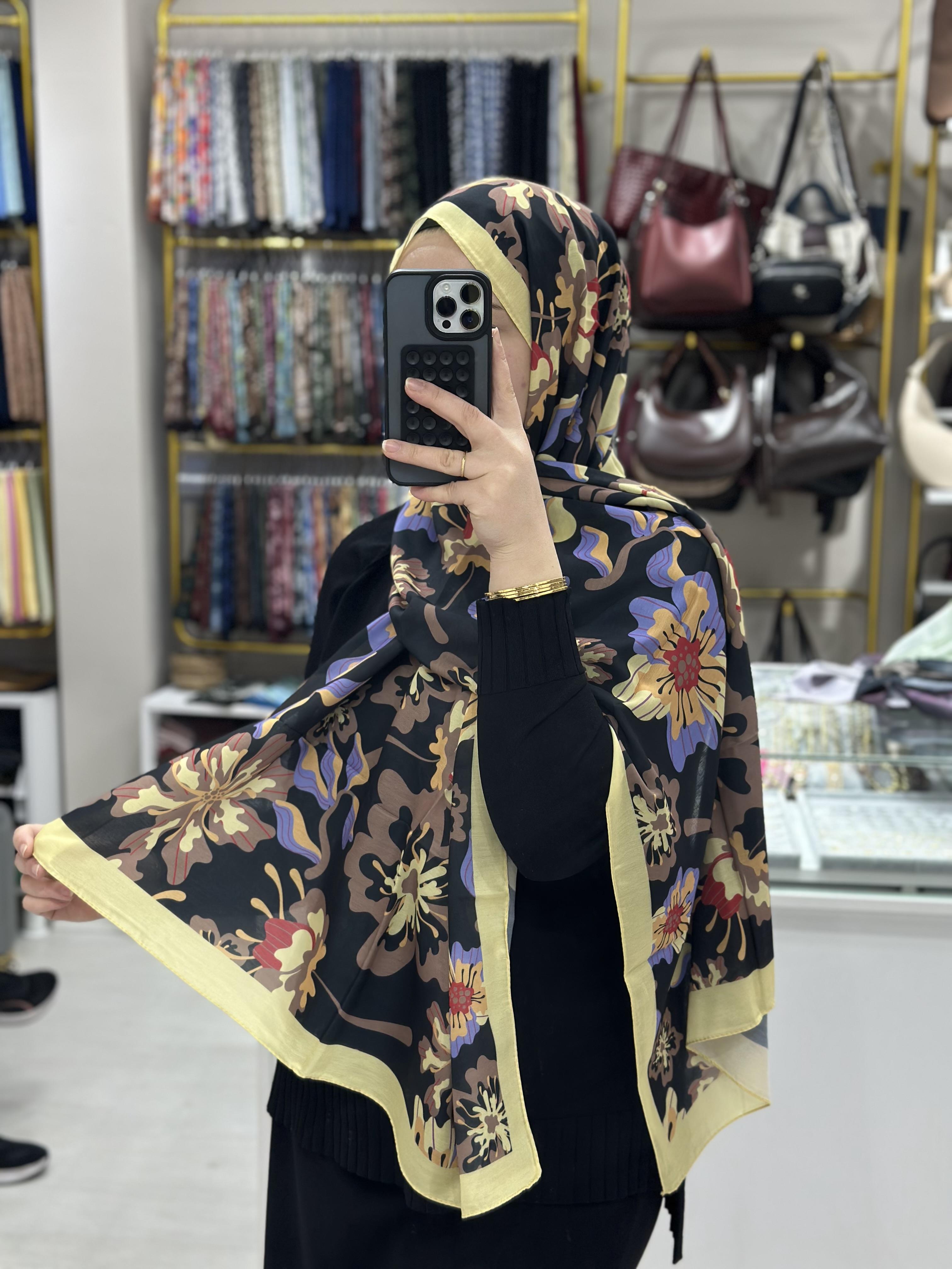 İpekhan Çiçek Desenli Siyah Soft Şal