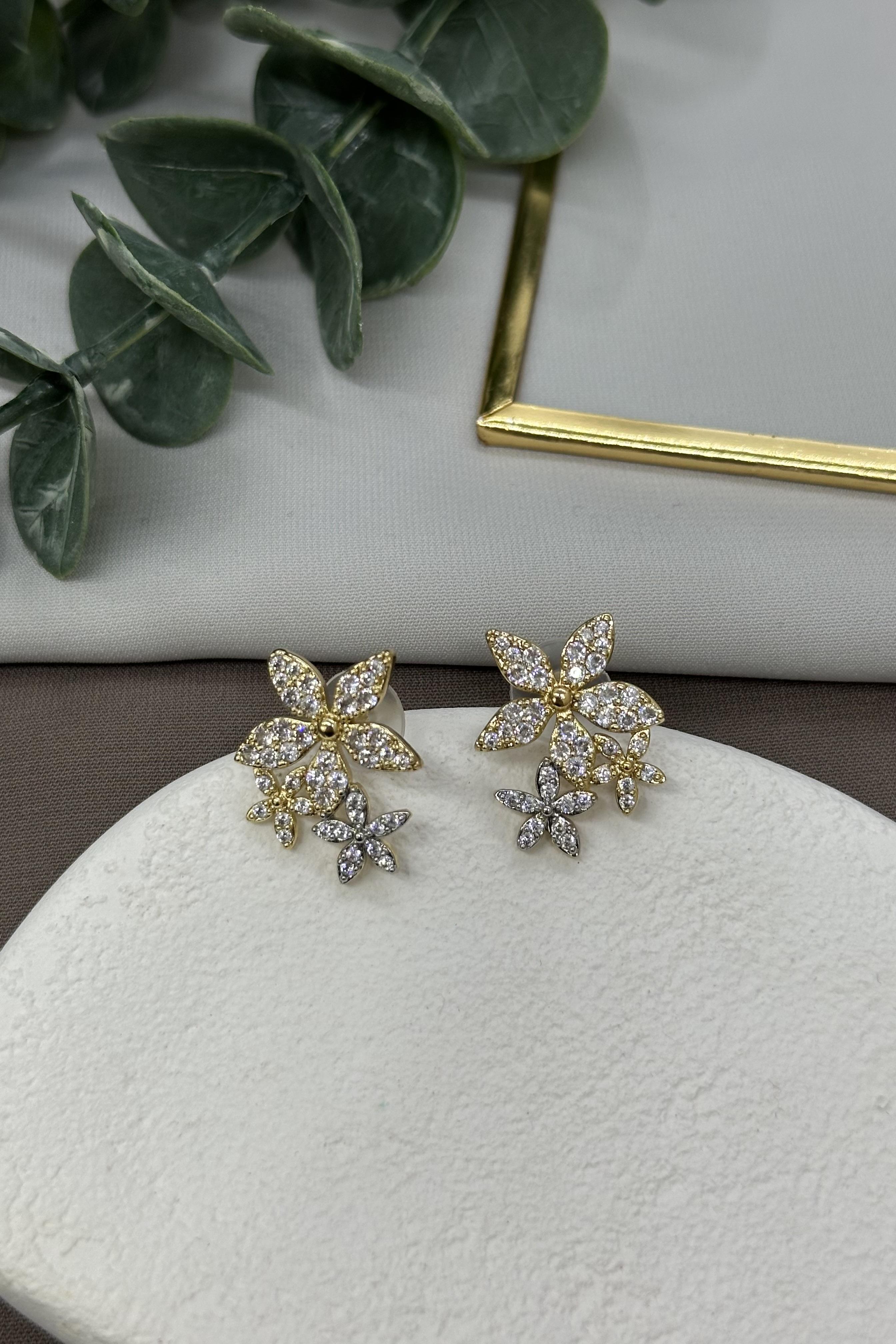 Çiçek Model Gold Özel Tasarım Vıp Küpe