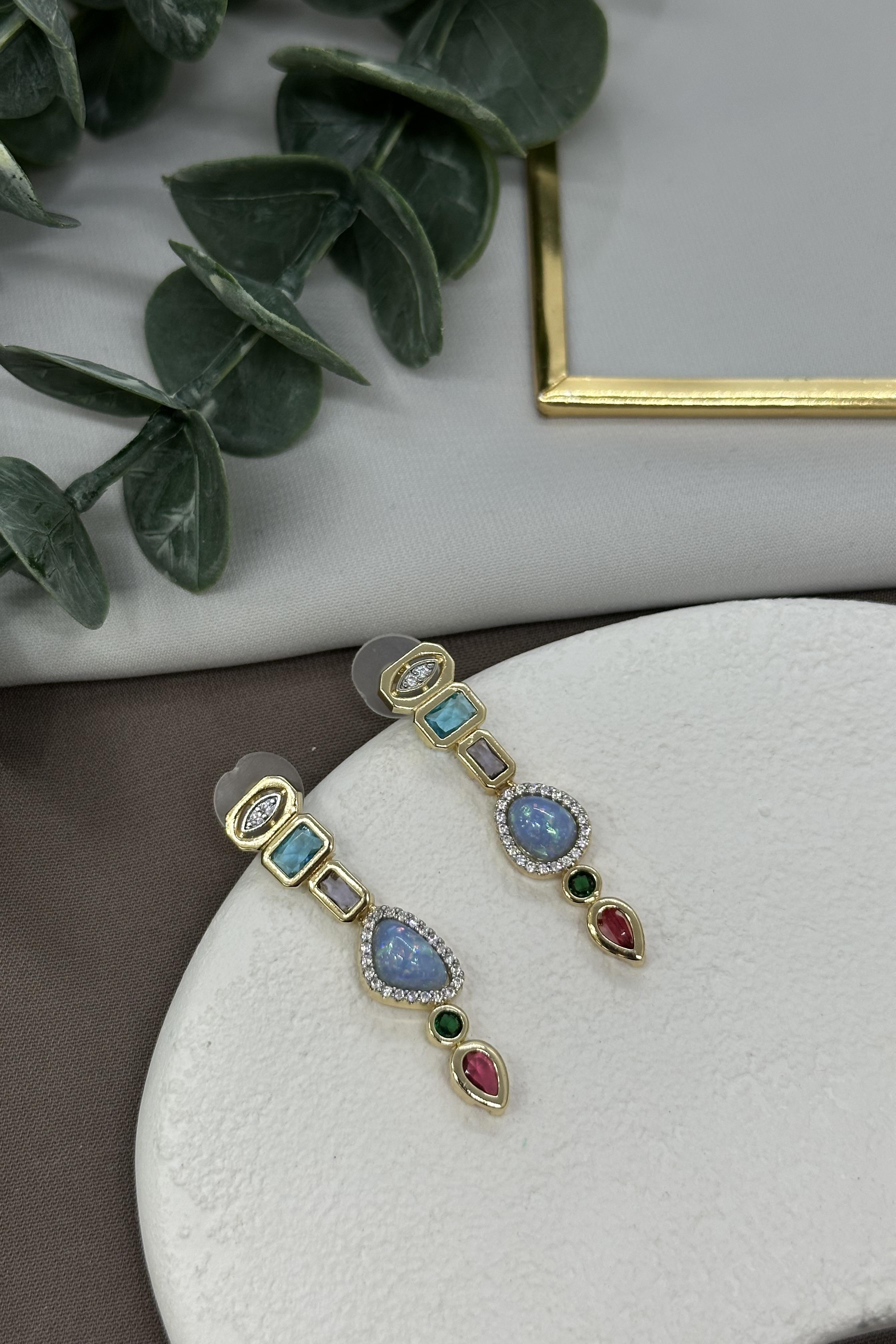 Element Taşlı Özel Tasarım Gold Vıp Küpe