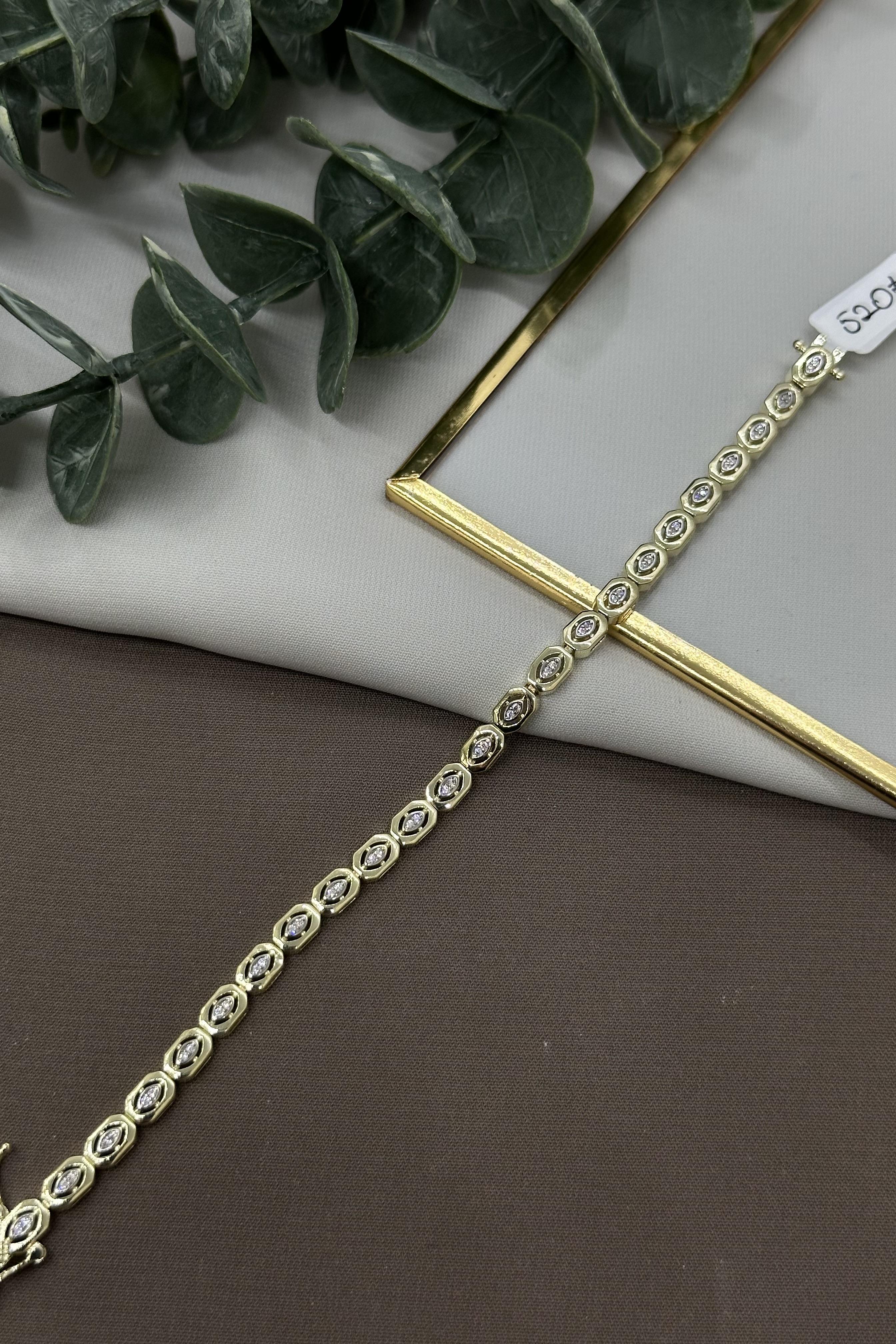 Taşlı Top Model Gold Vıp Bileklik