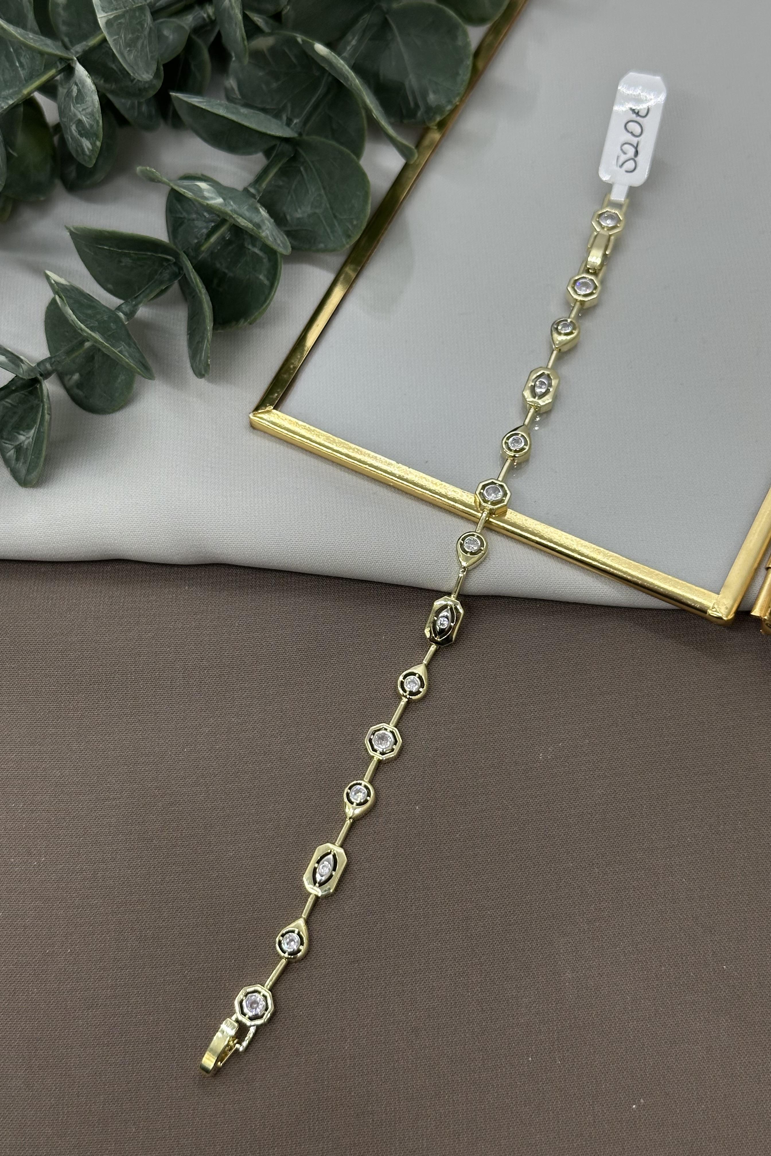 Element Taşlı Gold Vıp Bileklik