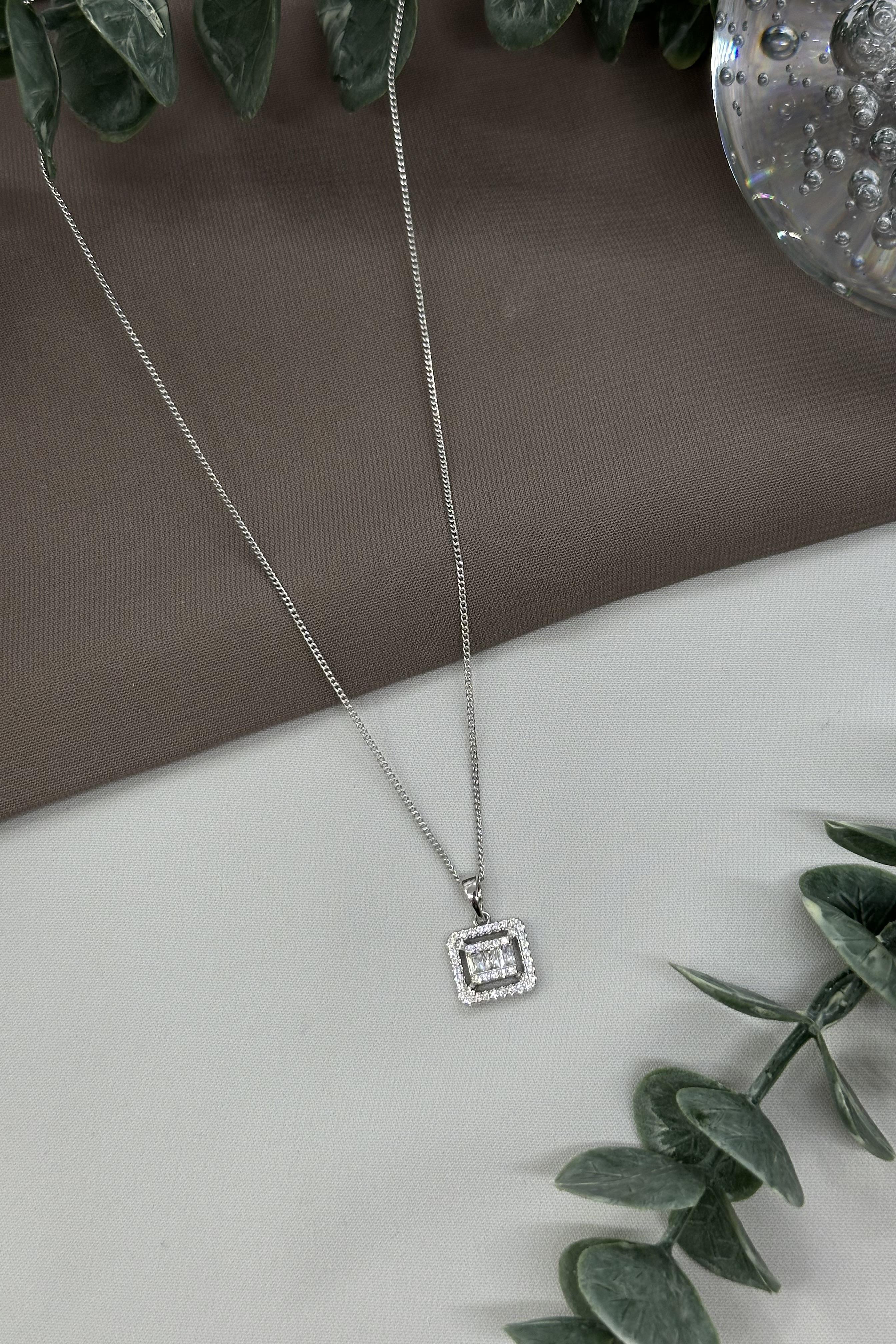 Baget Taşlı Sılver Vıp Kolye