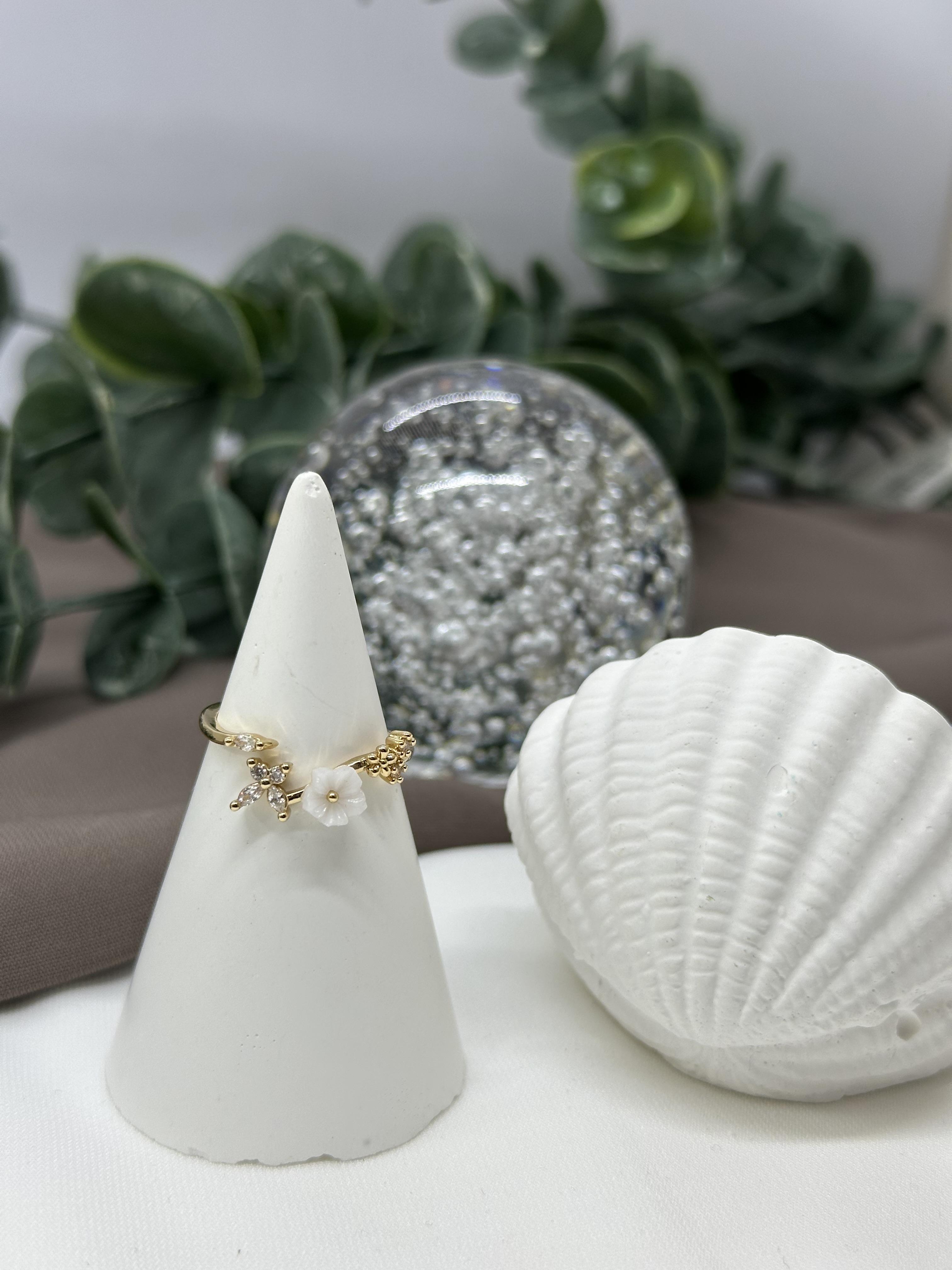 Çiçek Model Gold Vıp Yüzük