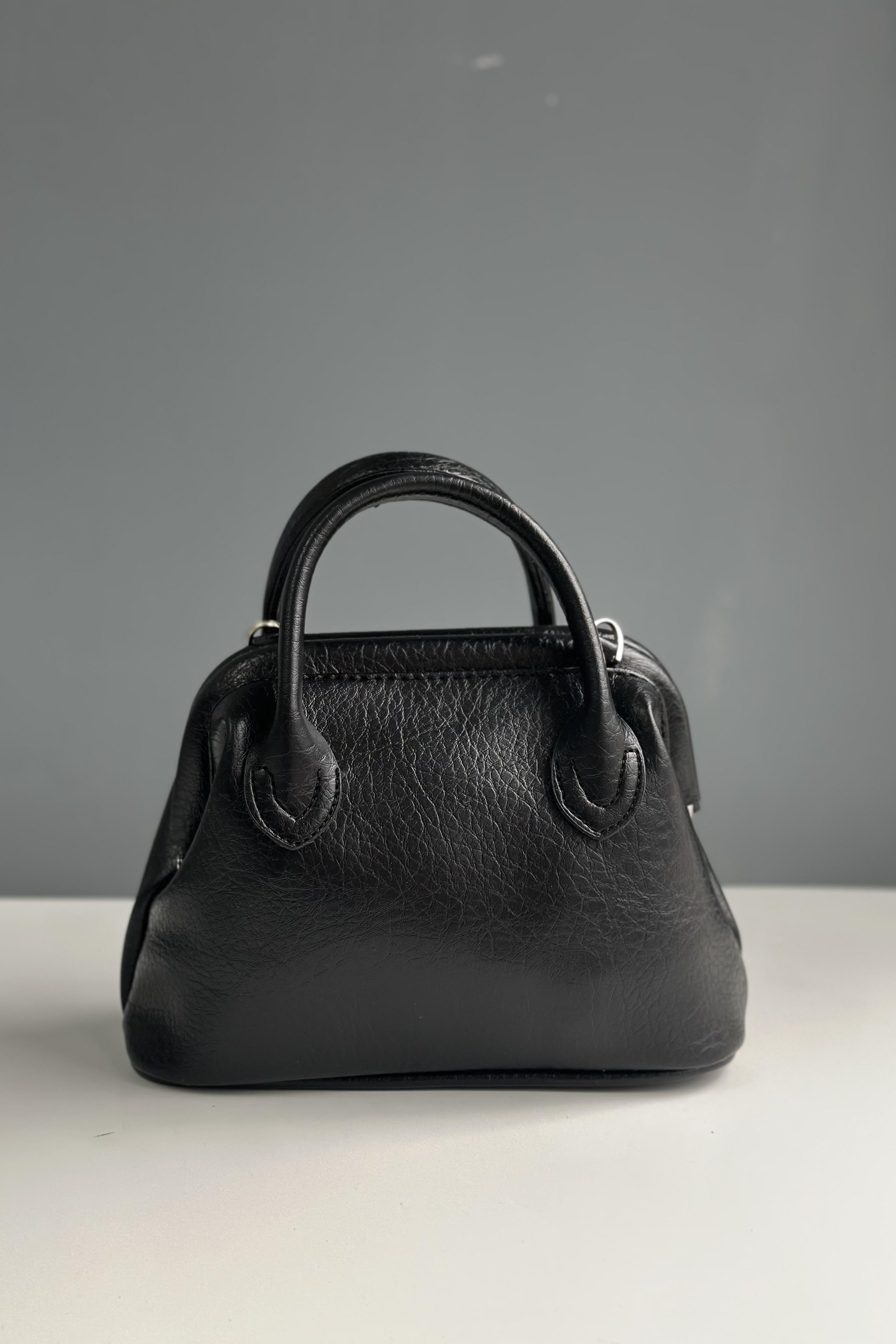 Siyah Baget El Çantası