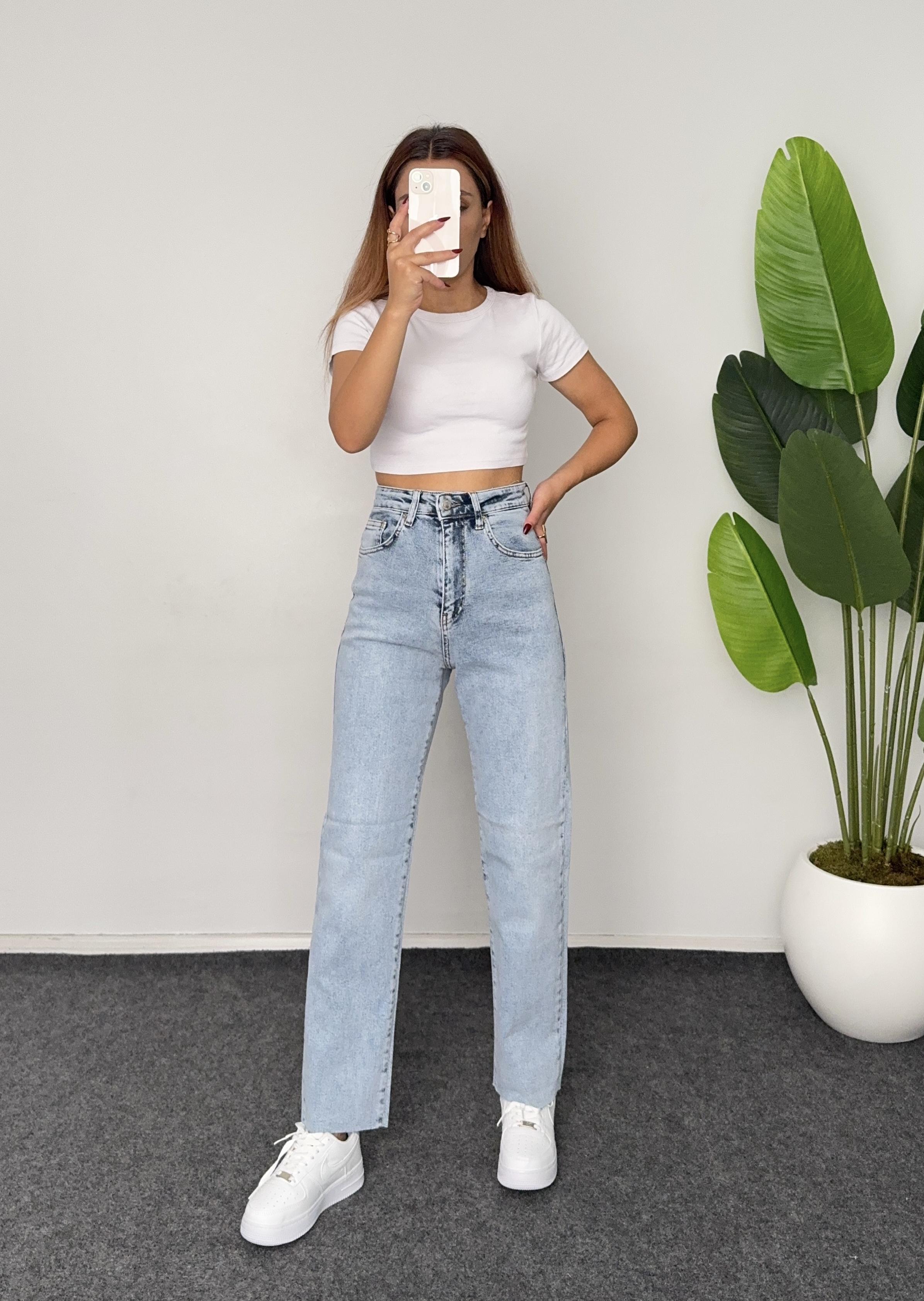 MOM JEANS