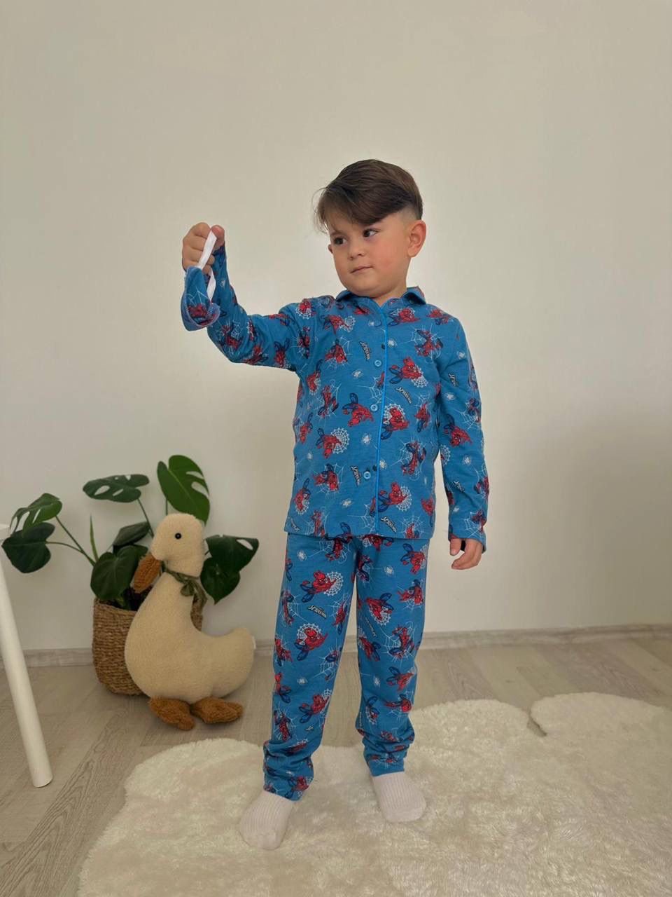 Spiderman Desenli 3’lü Çocuk Pijama Takımı – Üst + Alt + Saç Bandı – Mavi