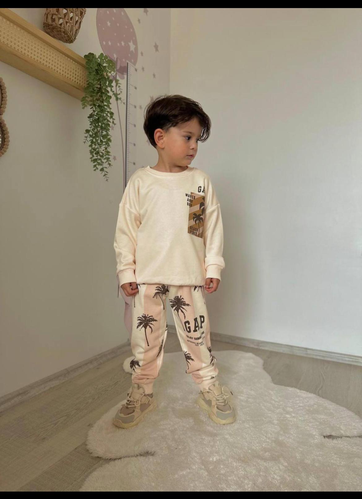 Krem rengi eşofman takımı