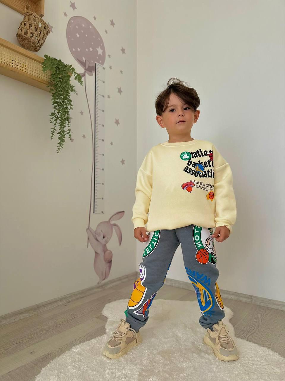 Basketbollu eşofman takımı