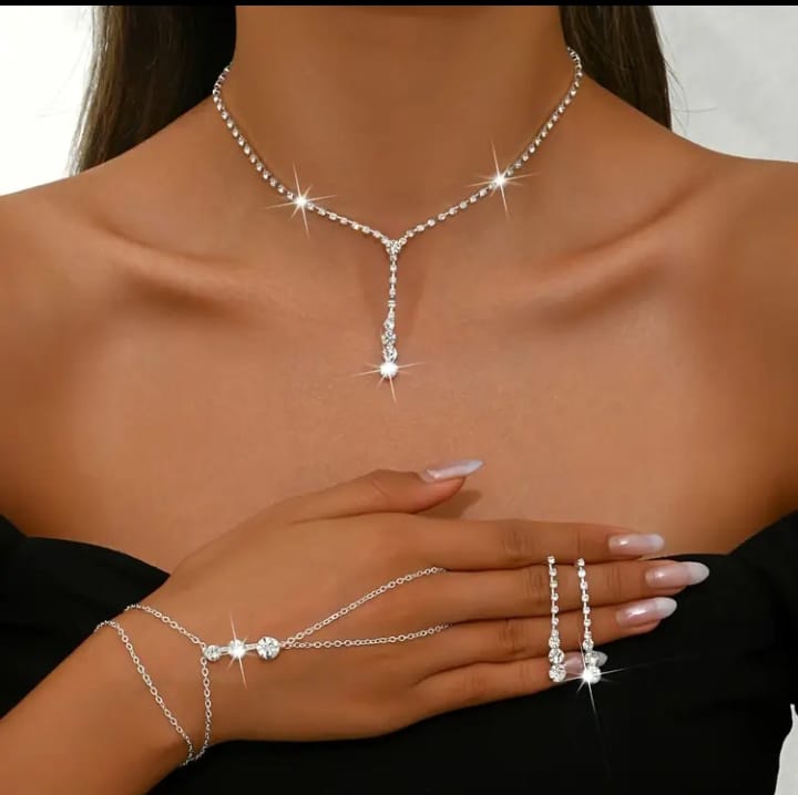 Jade'm Gold Kadınlar için 4 parça Lüks Gümüş Kaplamalı Takı Seti, Boyunluk, Küpe, Bilezik ve Kolye içerir,