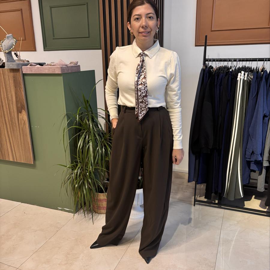 Yakalı fularlı triko