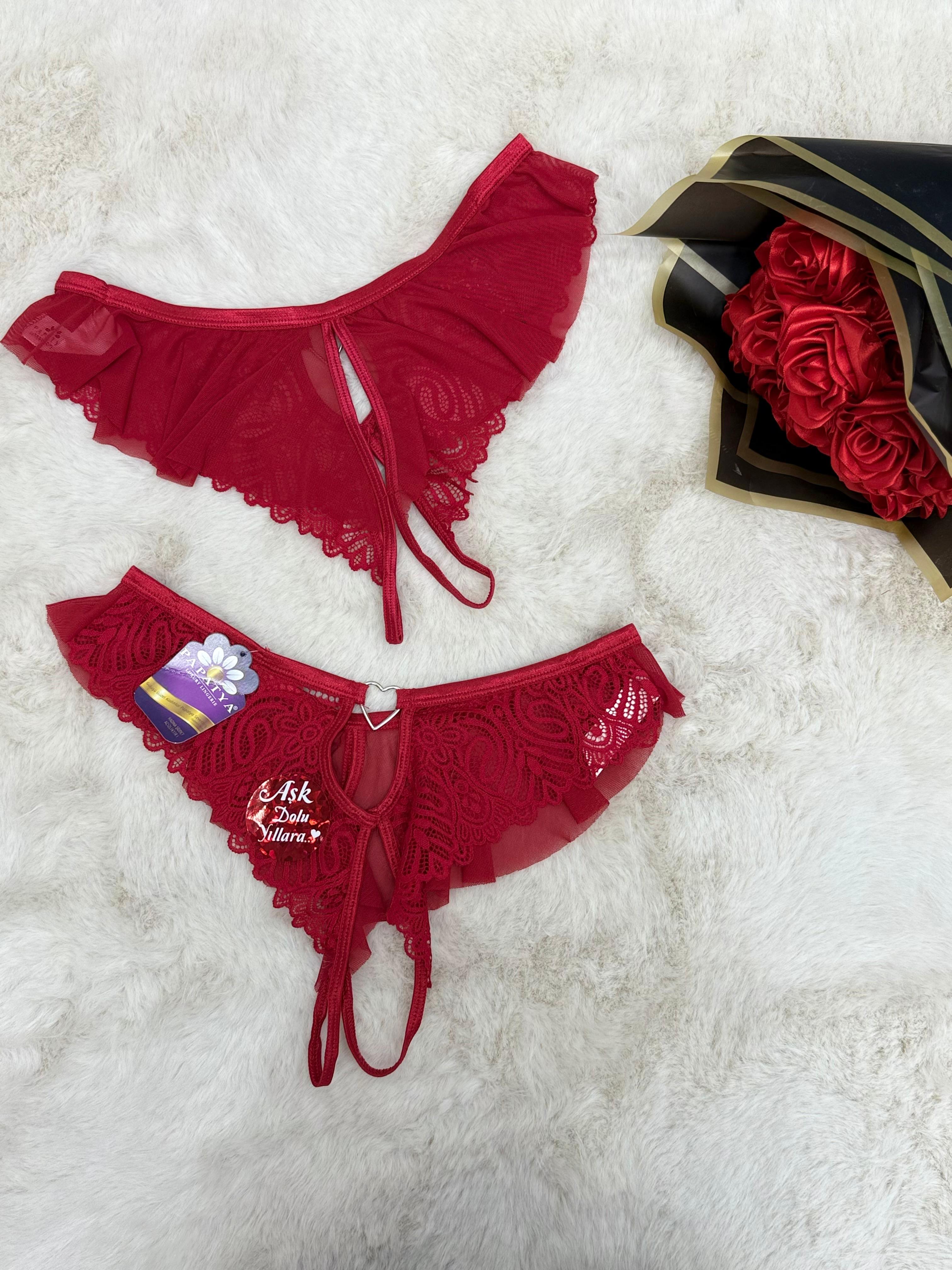 Özel Bölgesi Açık Dantel Ve Kalp Detaylı Külot 5560