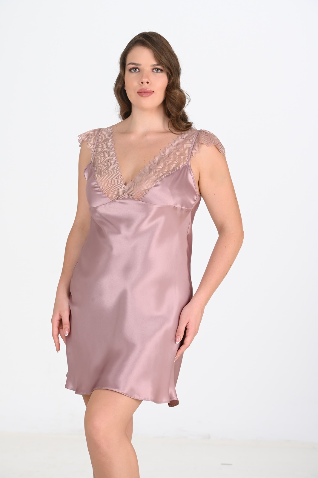 Büyük Beden Dantel Detaylı Vizon Rengi Saten Gecelik 2106