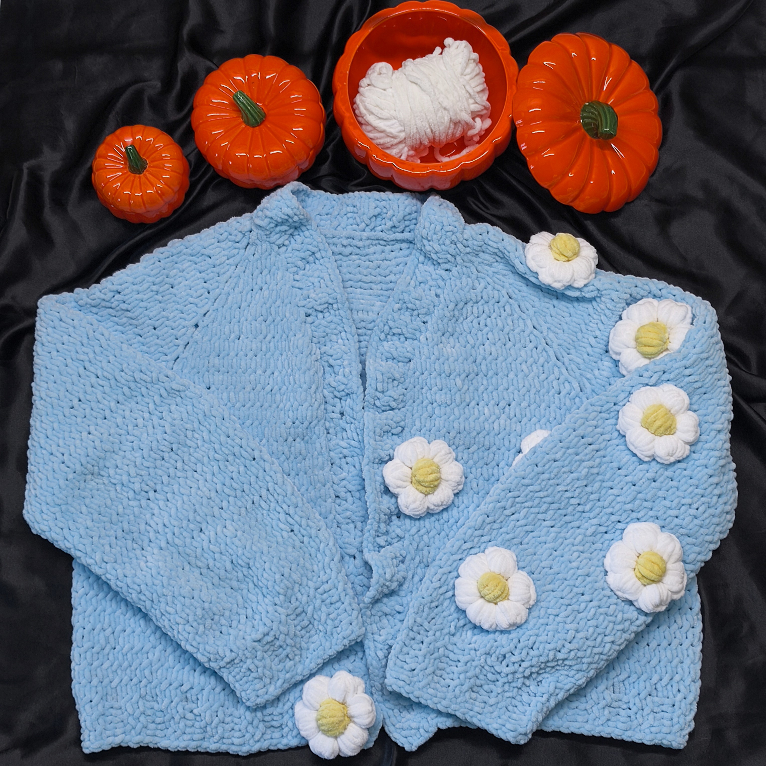 Papatya Desenli El Örgüsü Mavi Hırka | S-M