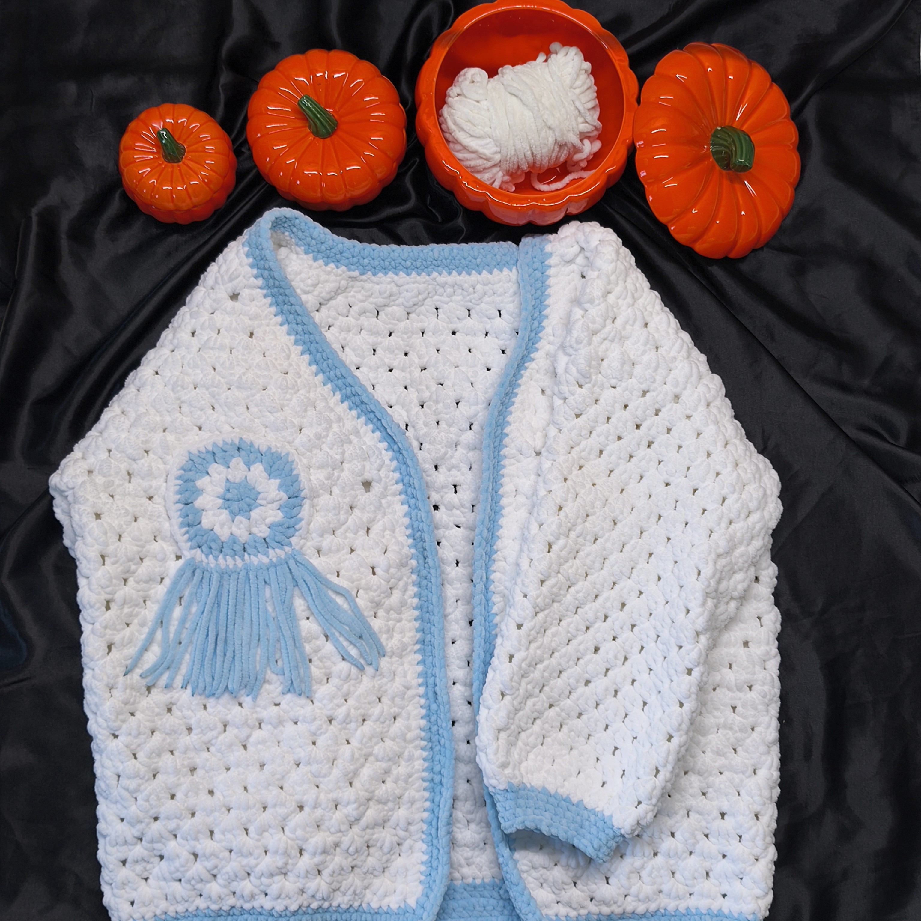 Motif Detaylı Beyaz Mavi El Örgüsü Hırka | S-M