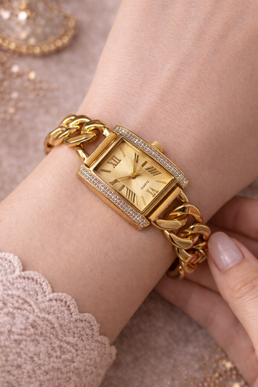 Şık Bayan Zincirli Taşlı Gold Kol Saati