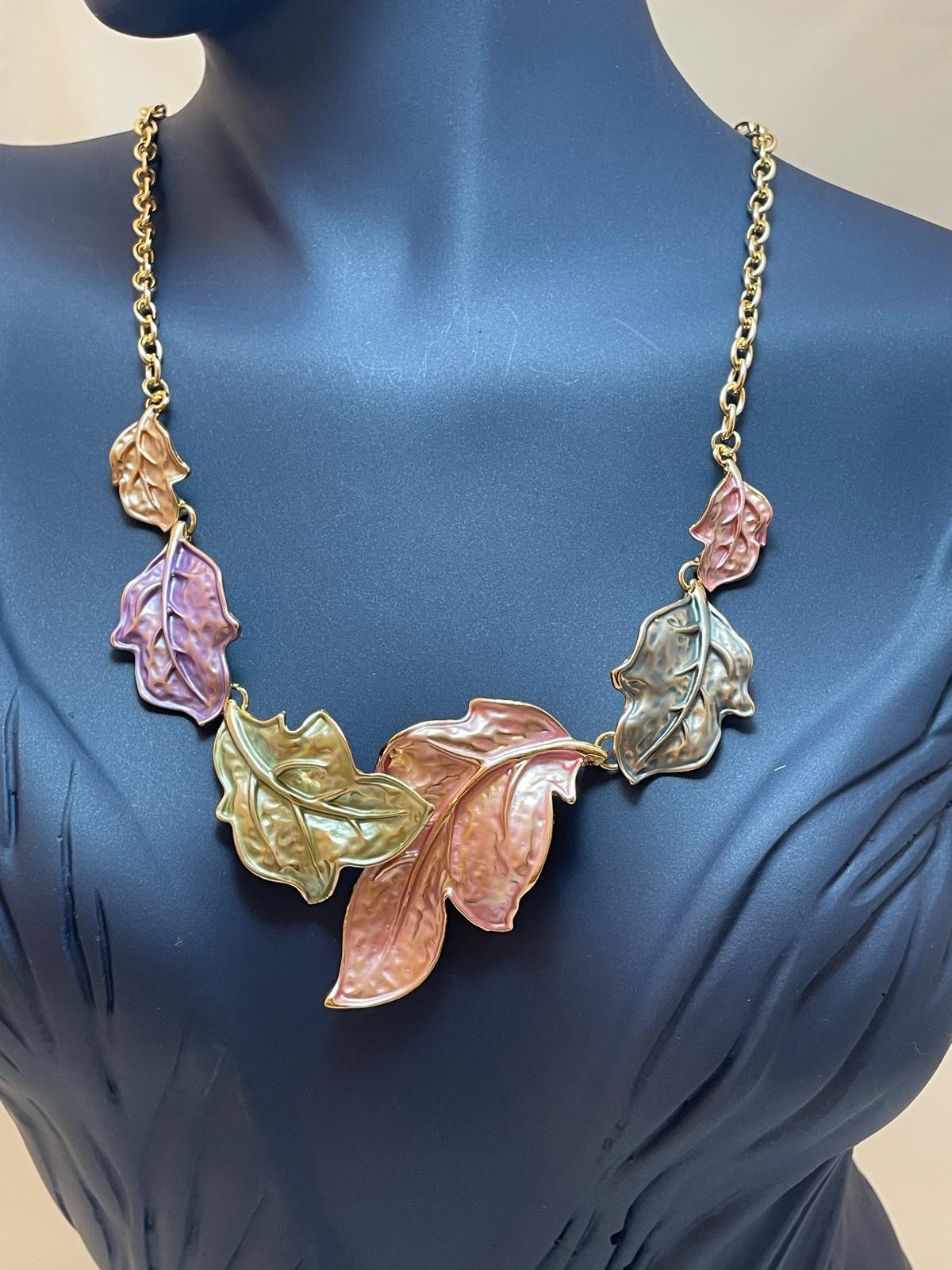 Pastel Renklerde Retro Yaprak Kolye