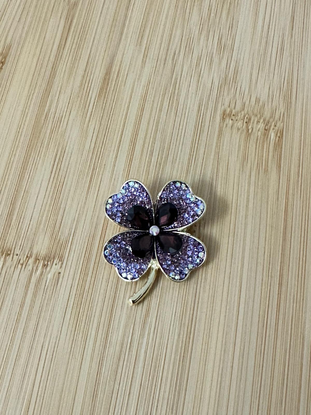 Dört Yaprak Yonca Broş Mor Taş Detay