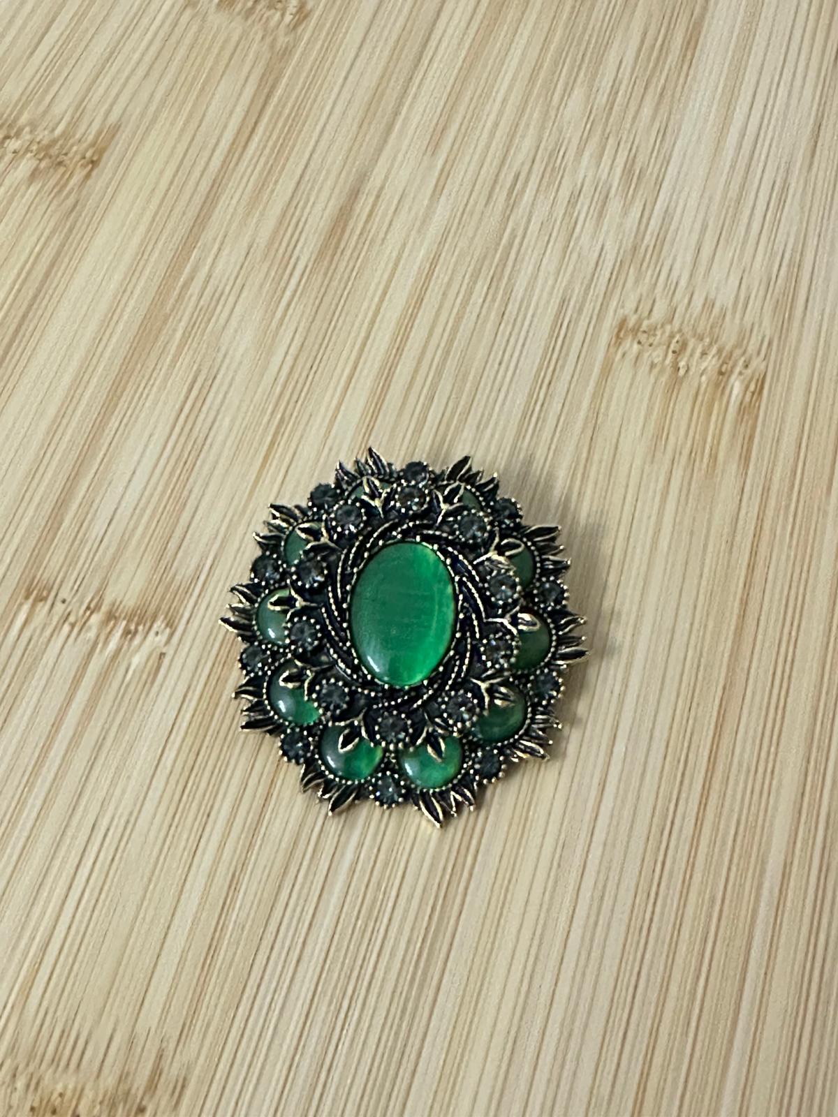 Yeşil Taşlı Oval Broş