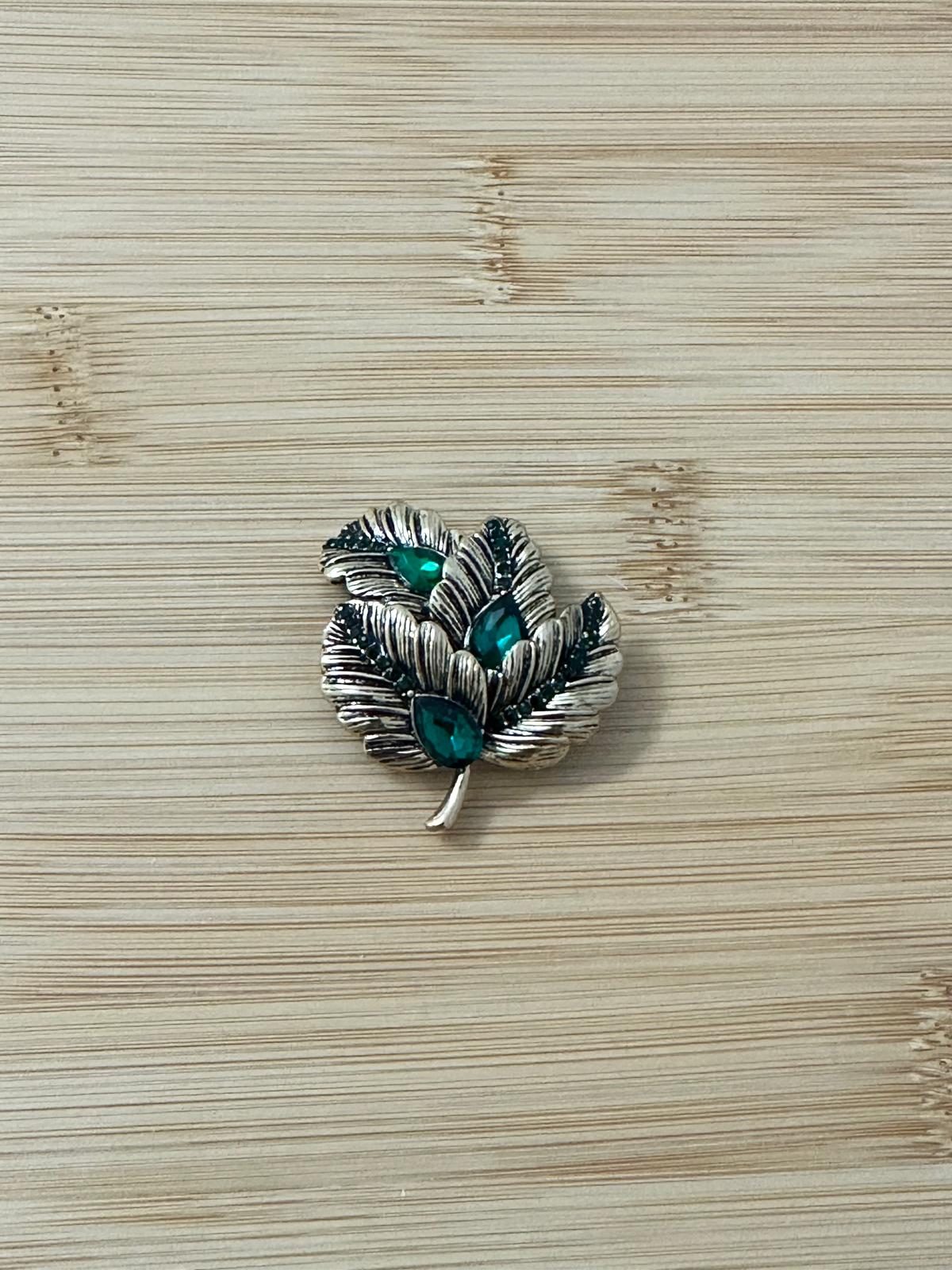 Yeşil Taşlı Yaprak Broş