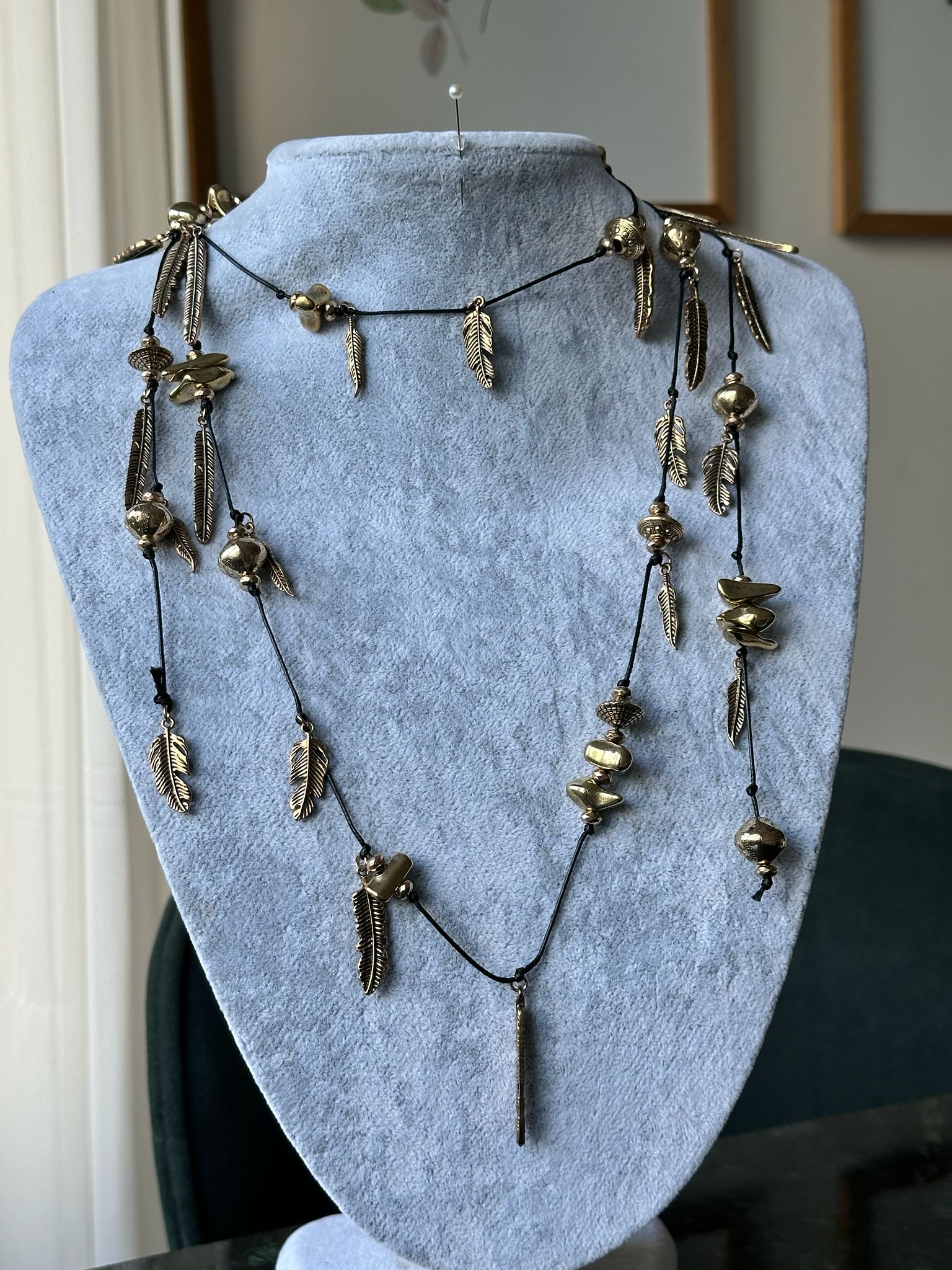 Yaprak Charmlı Kolye