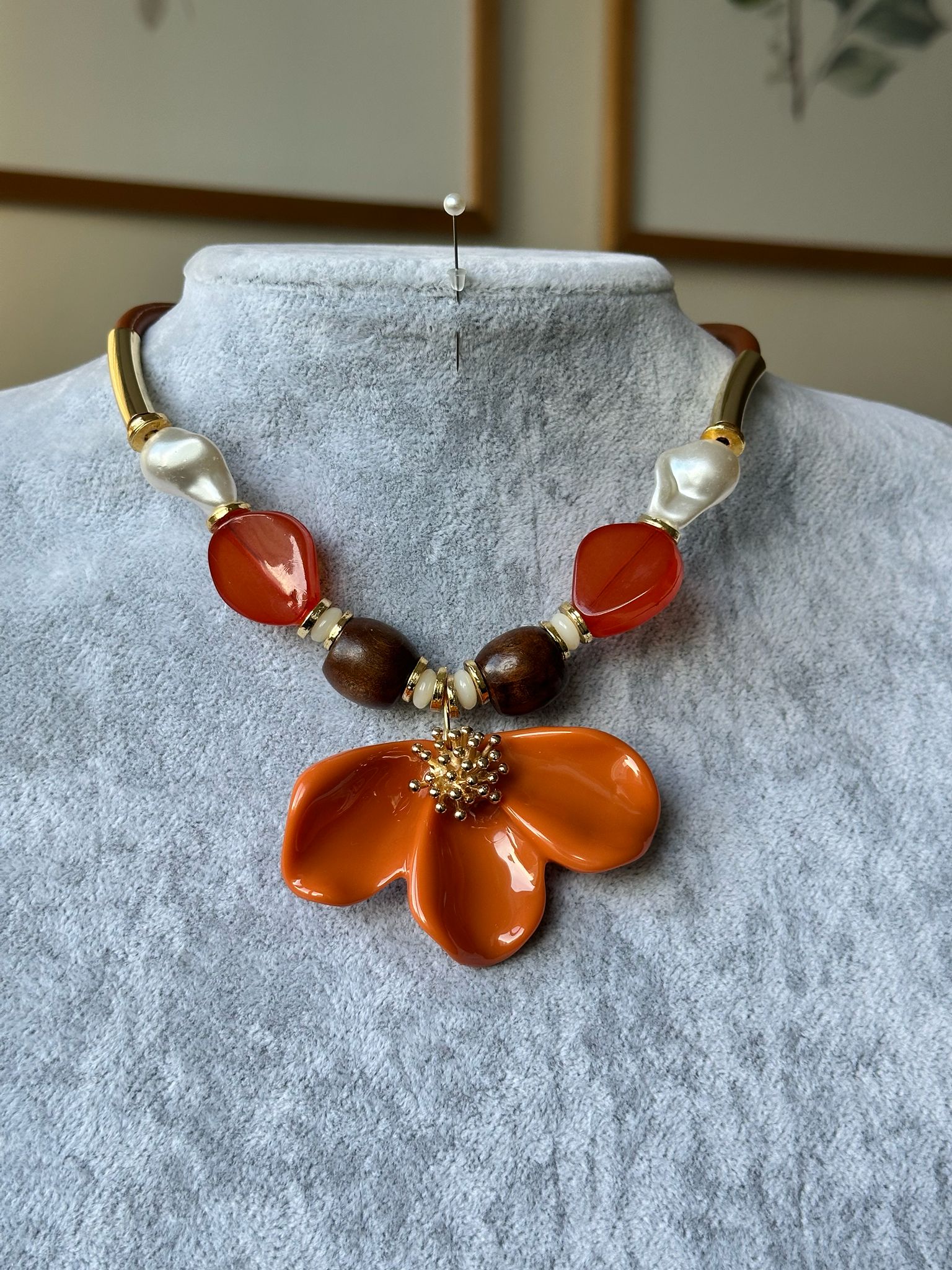 Yarım Çiçek Kahve Tonlarda Boncuk Kolye