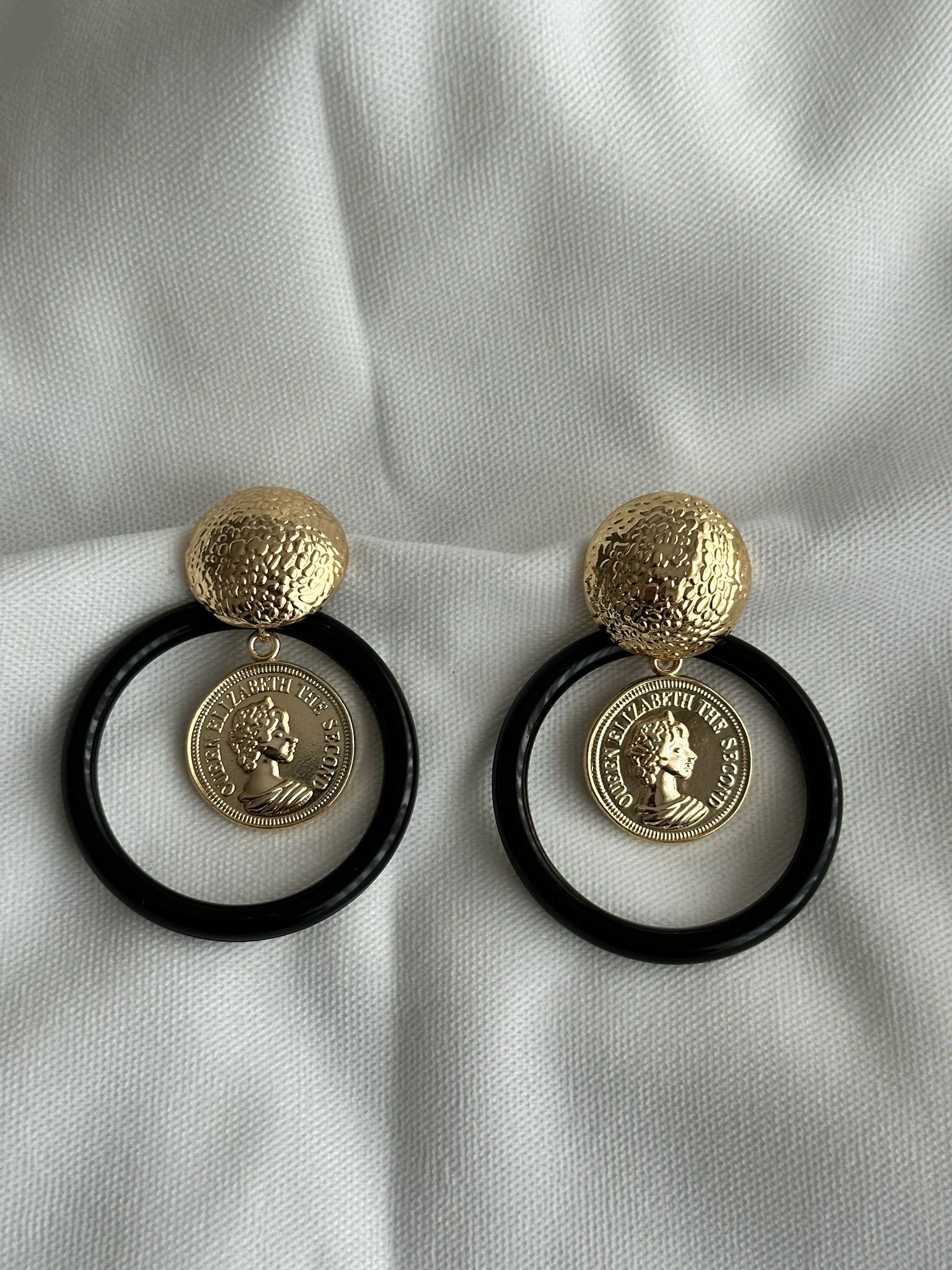 Gold Detay Siyah Halka Küpe