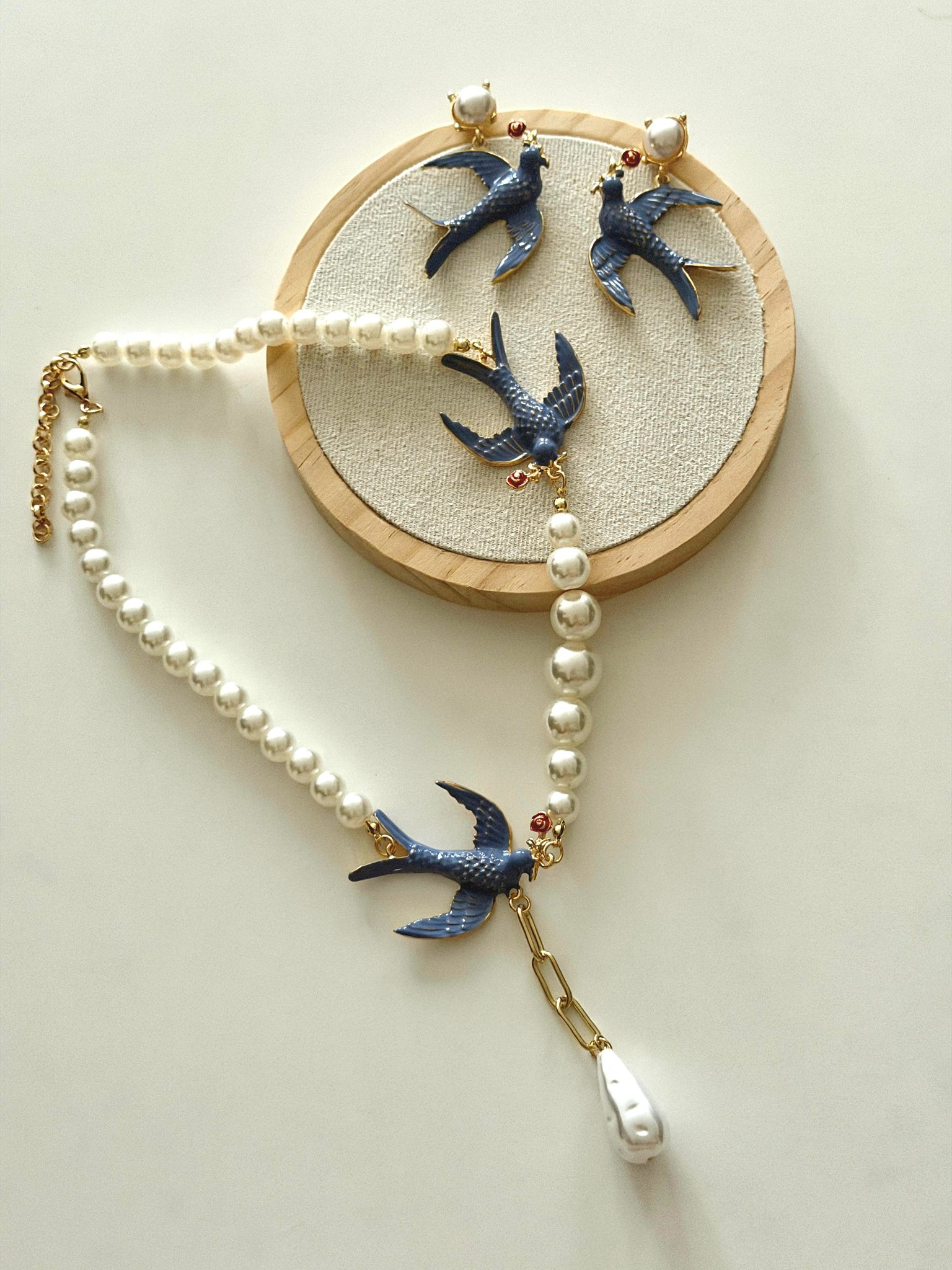 İnci detaylı Kırlangıç Marka Küpe