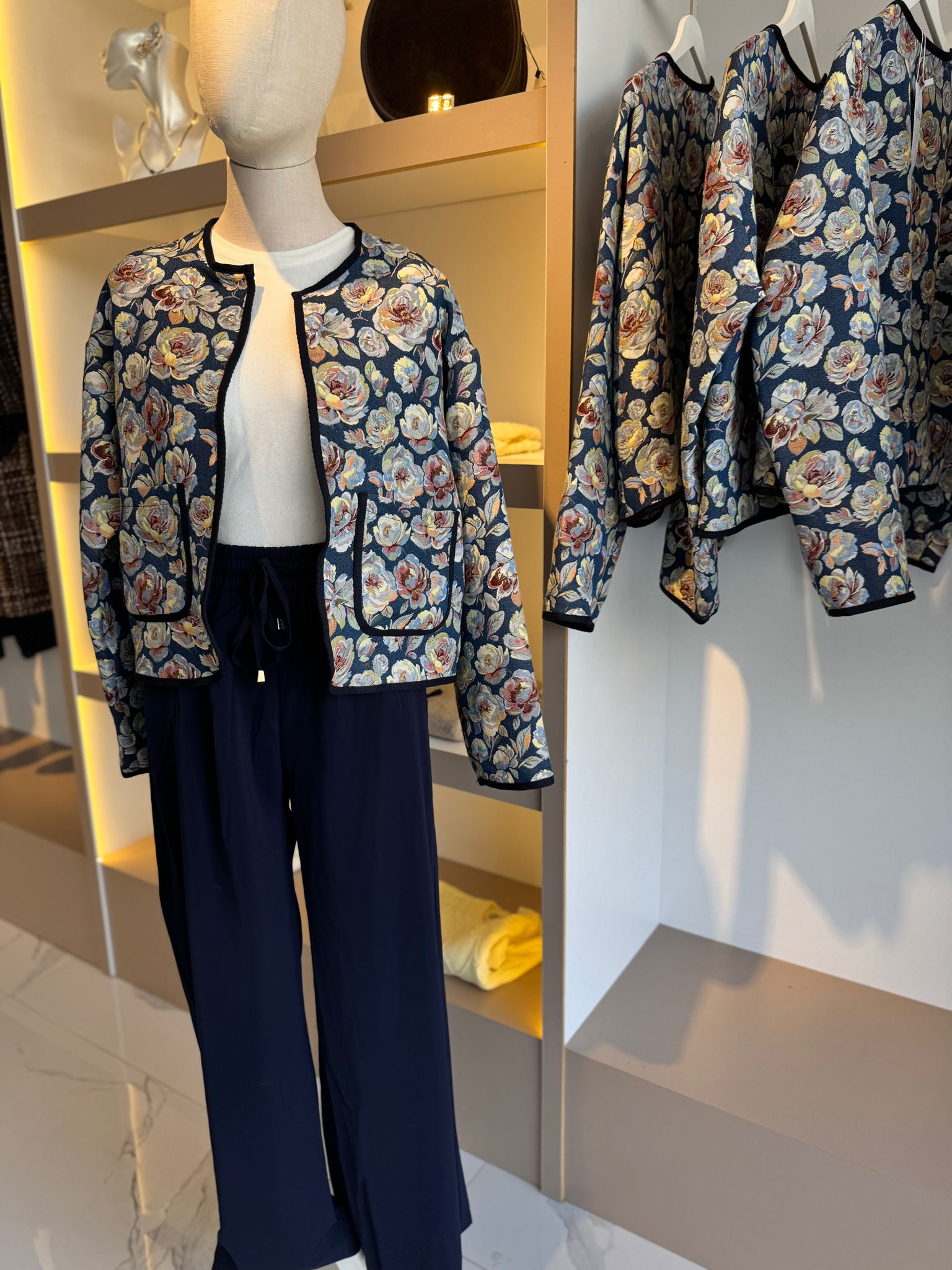 ÇİÇEK DETAYLI CEKET