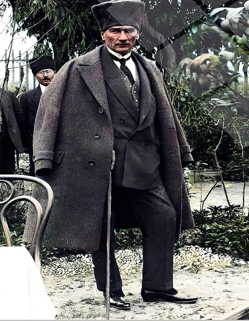 ATATÜRK POSTER PALTOLU