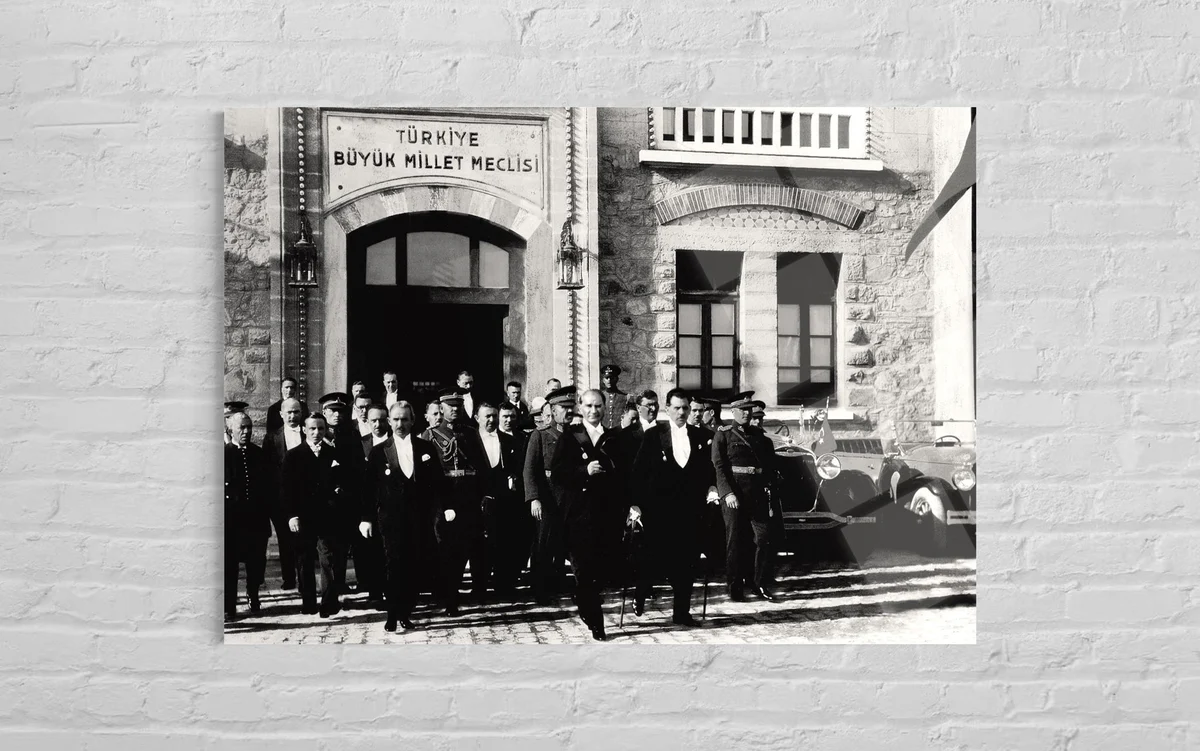 Büyük Millet Meclisi Temalı Cam Tablo