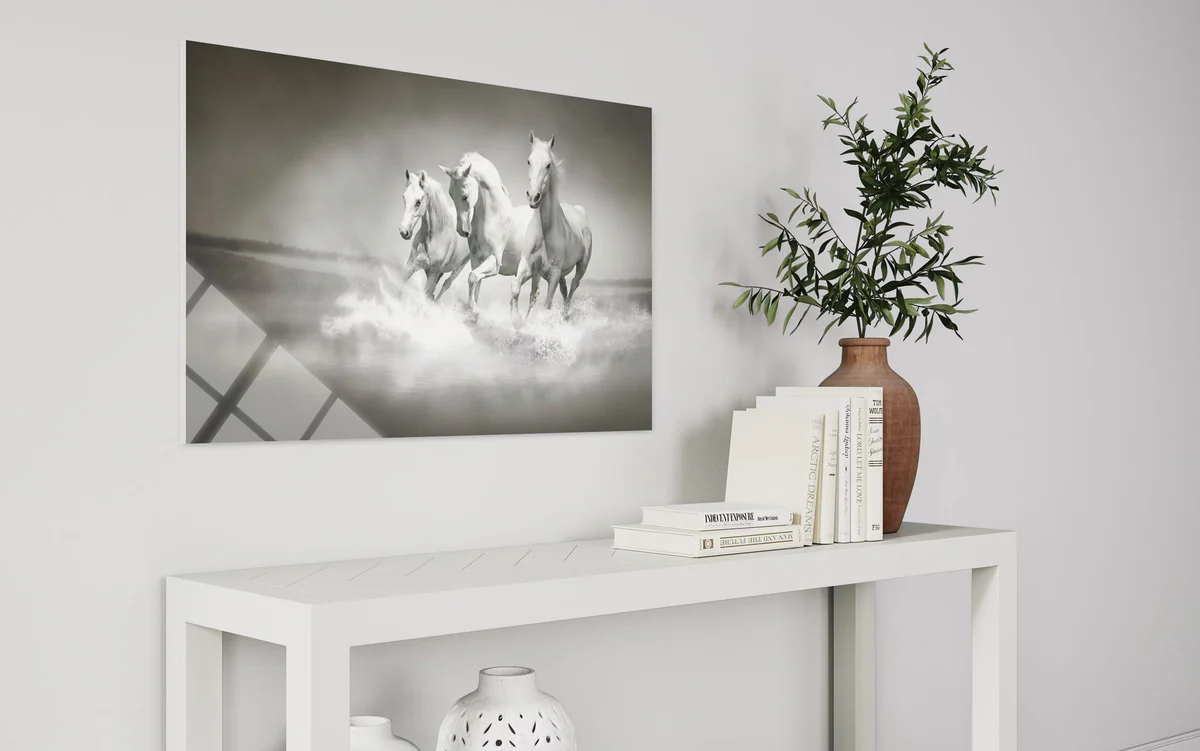 Üçlü Beyaz Koşan Atlar Cam Tablo