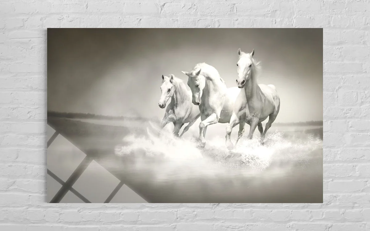 Üçlü Beyaz Koşan Atlar Cam Tablo