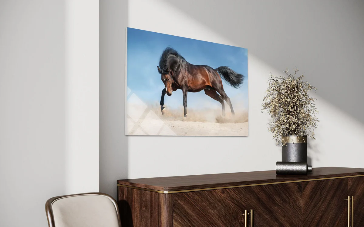 Kahverengi Atlı Cam Tablo