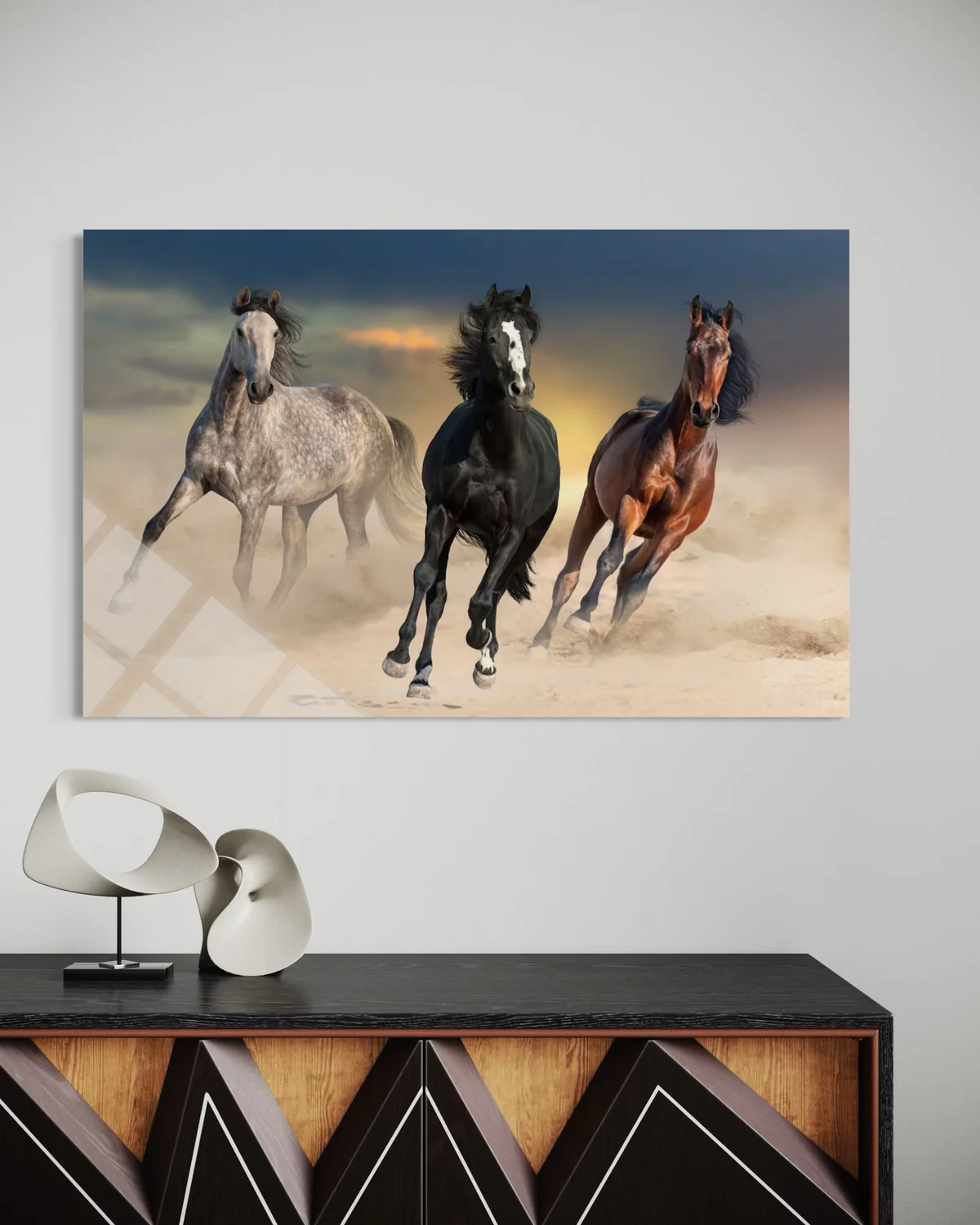 Kahverengi Üç Atlı Cam Tablo