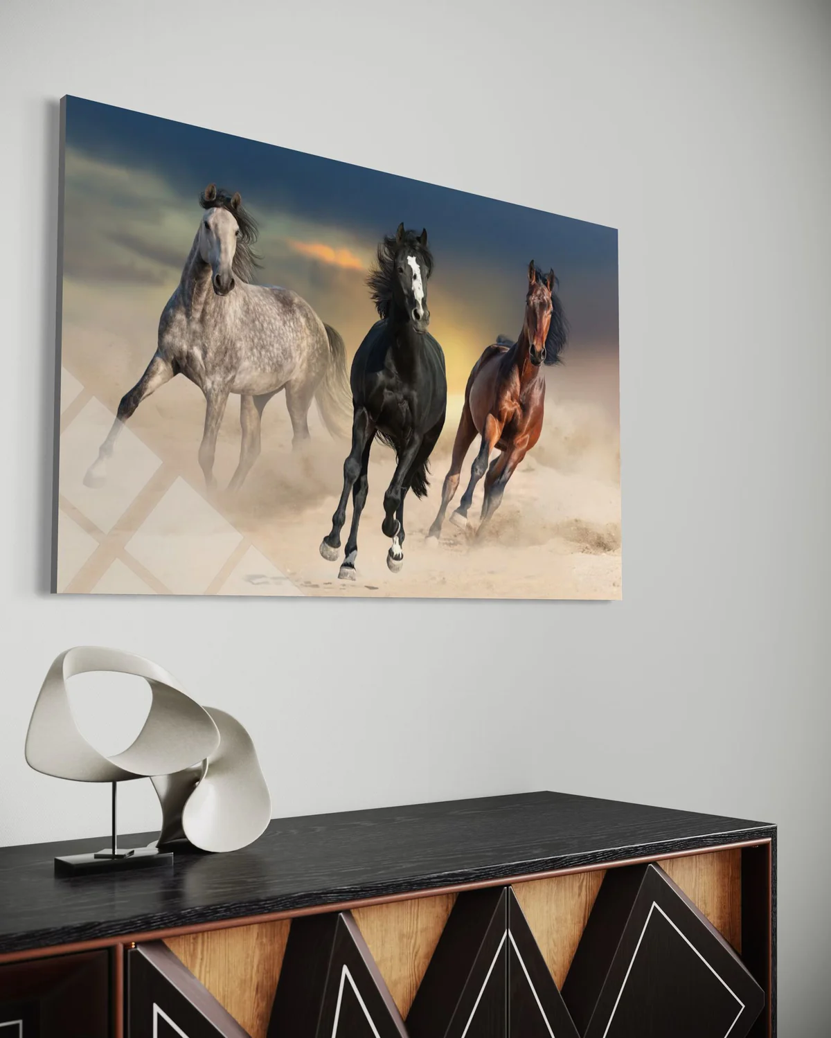 Kahverengi Üç Atlı Cam Tablo