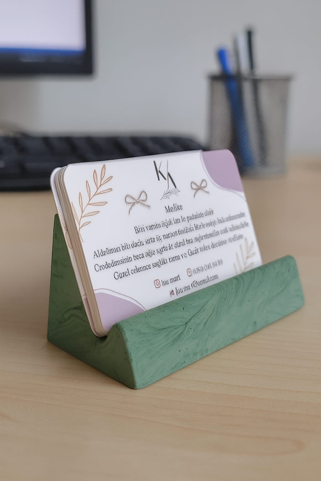 Yeşil Beton Kartvizitlik Masaüstü Organizer