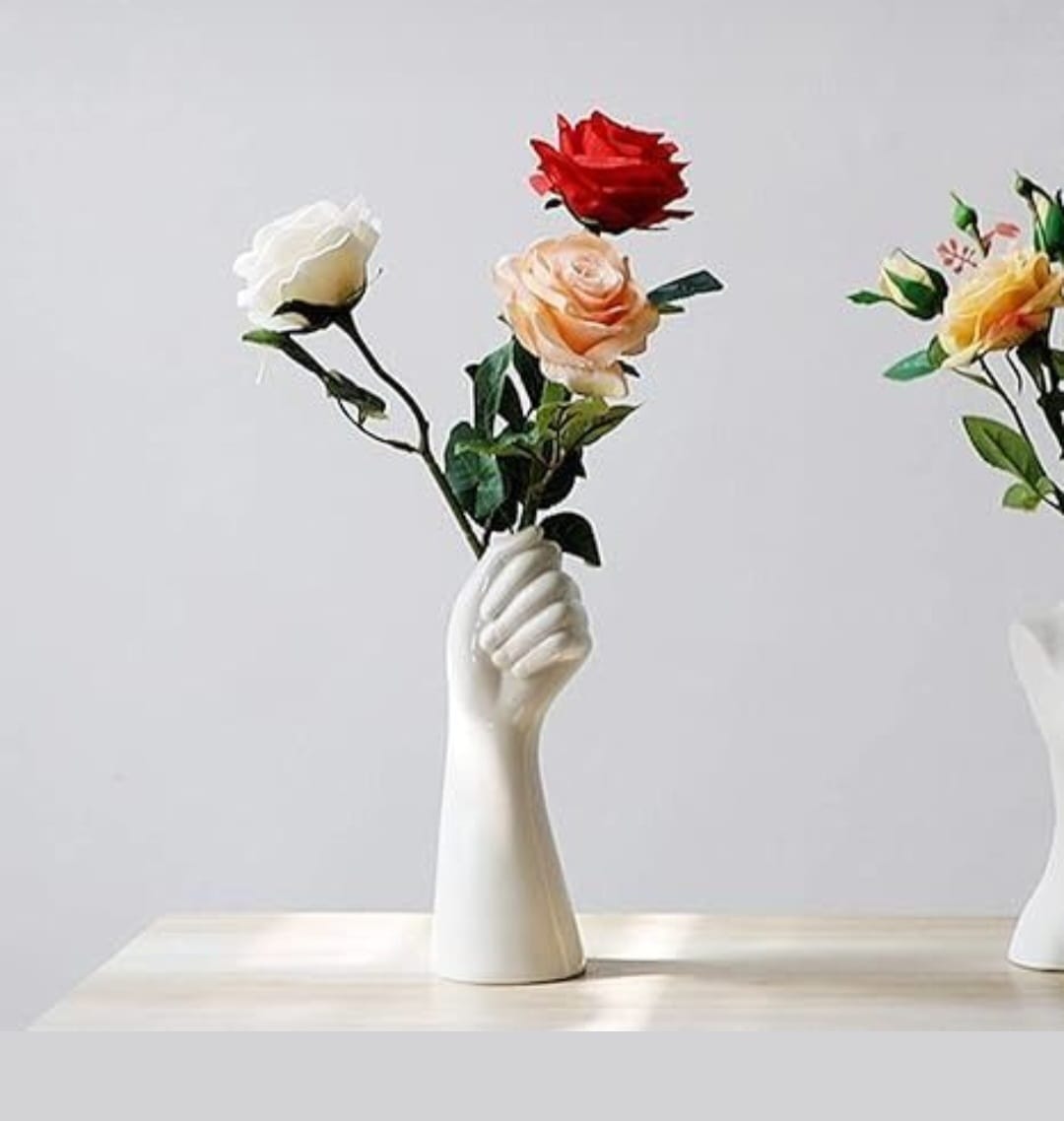 Çiçek Tutan Vazo