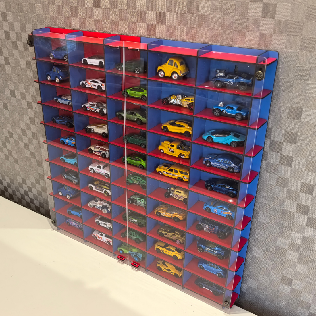 Pleksi Kapaklı 1/64 Ölçek 50Araçlık Hotwheels Matchbox metal araç Uyumlu Model Oyuncak Araba Rafı