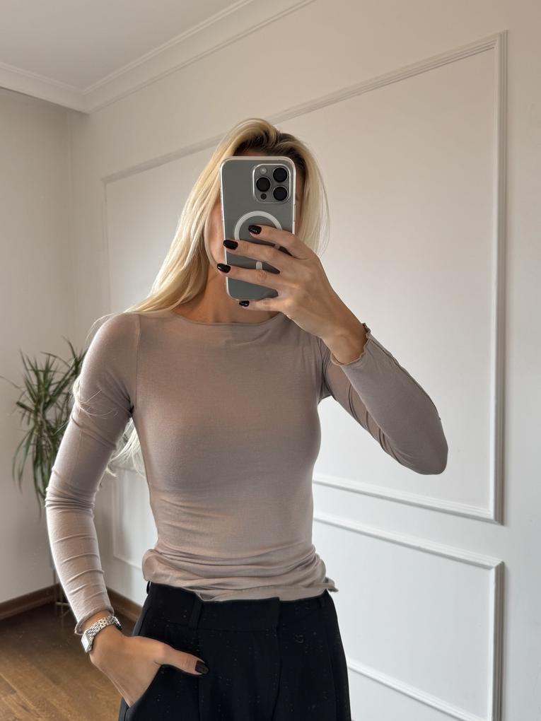 Gri Kayık Yaka Transparan Yumuşak Dokulu Bluz