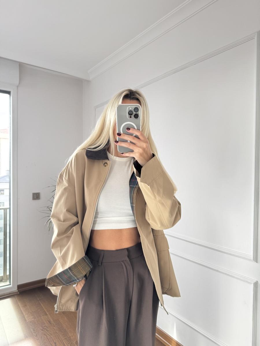 Yaka ve Astar Detaylı Krem Ceket